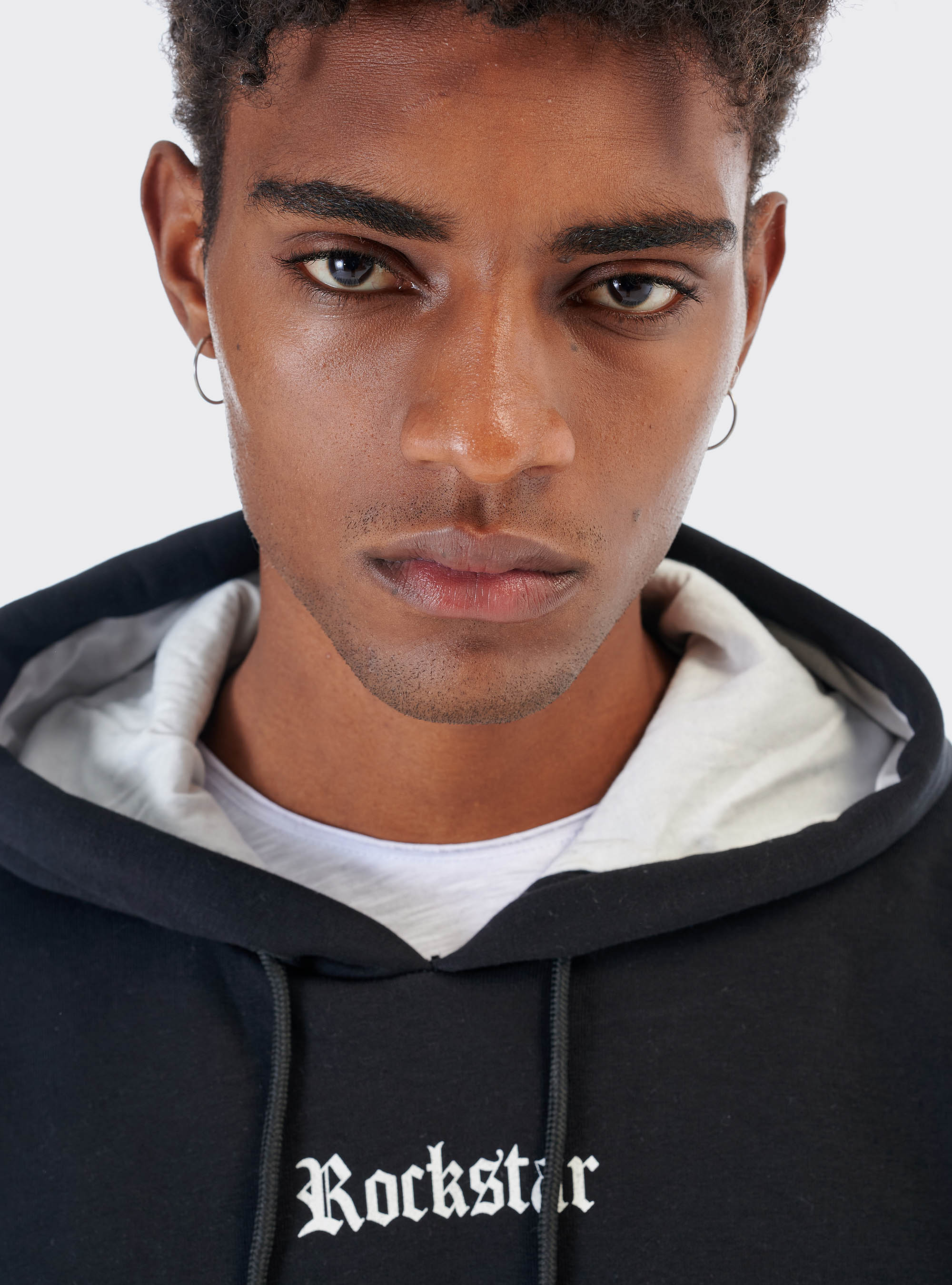 Felpa over con cappuccio e stampa Rockstar, NERO