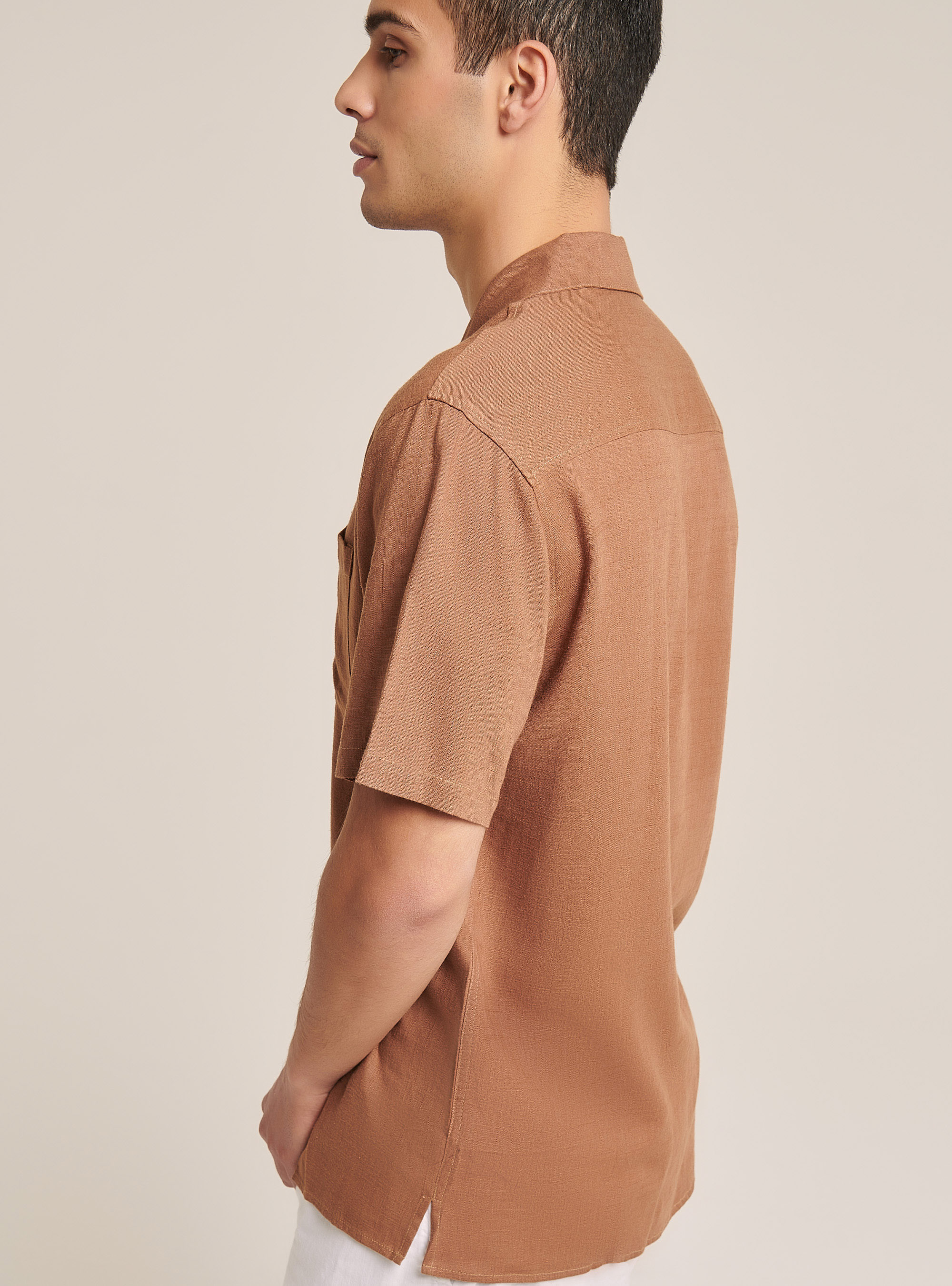 Linen blend shirt with bowling collar, C5507 TOBACCO