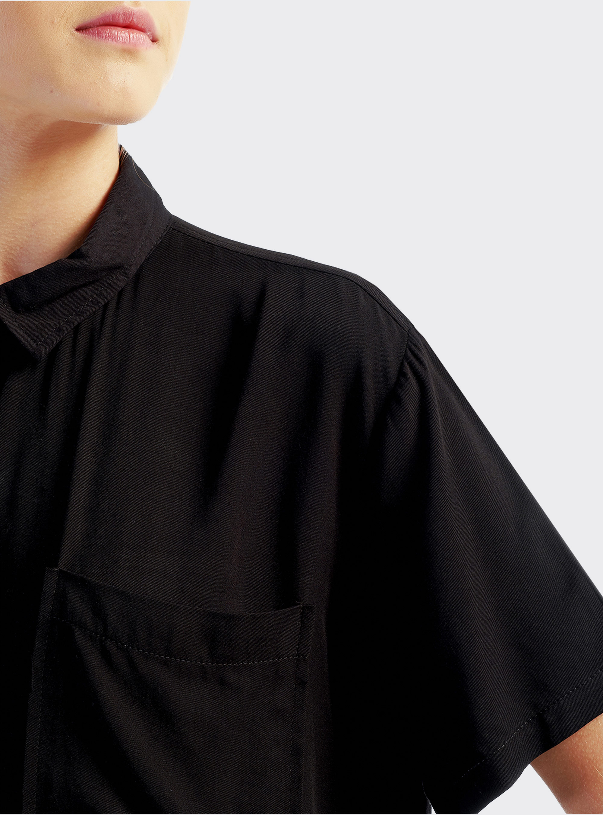 Camiseta cropped, NEGRO