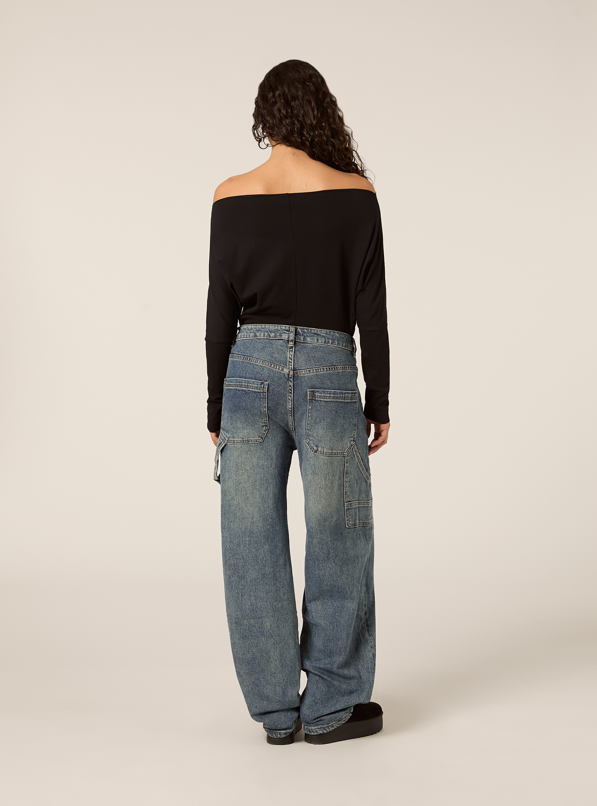 T-shirt a maniche lunghe asimmetrica, BK1 BLACK