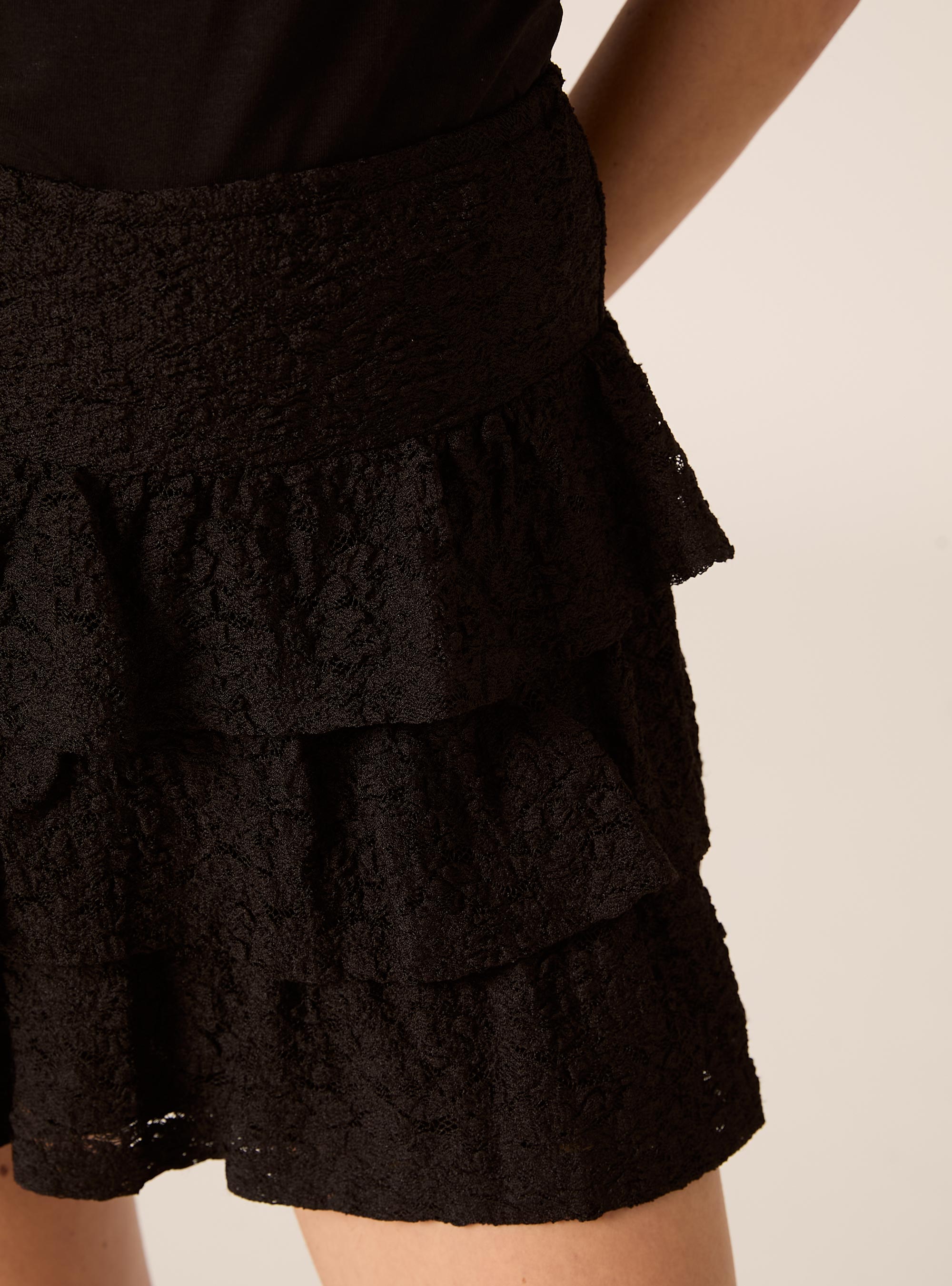 Falda pantal&oacute;n de encaje con volantes, BK1 BLACK