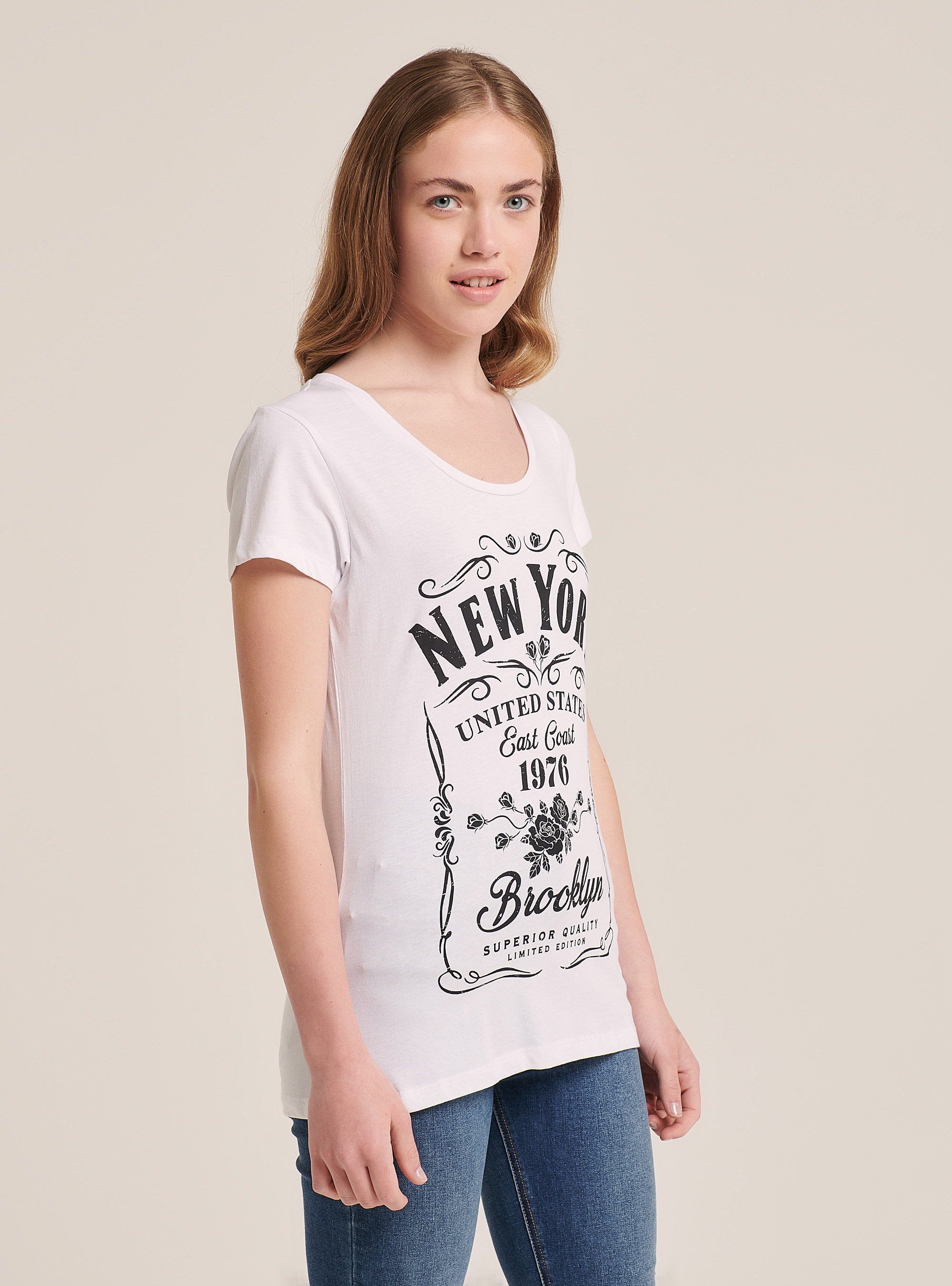 T-Shirt mit weitem Rundhalsausschnitt und Aufdruck, C099 WHITE