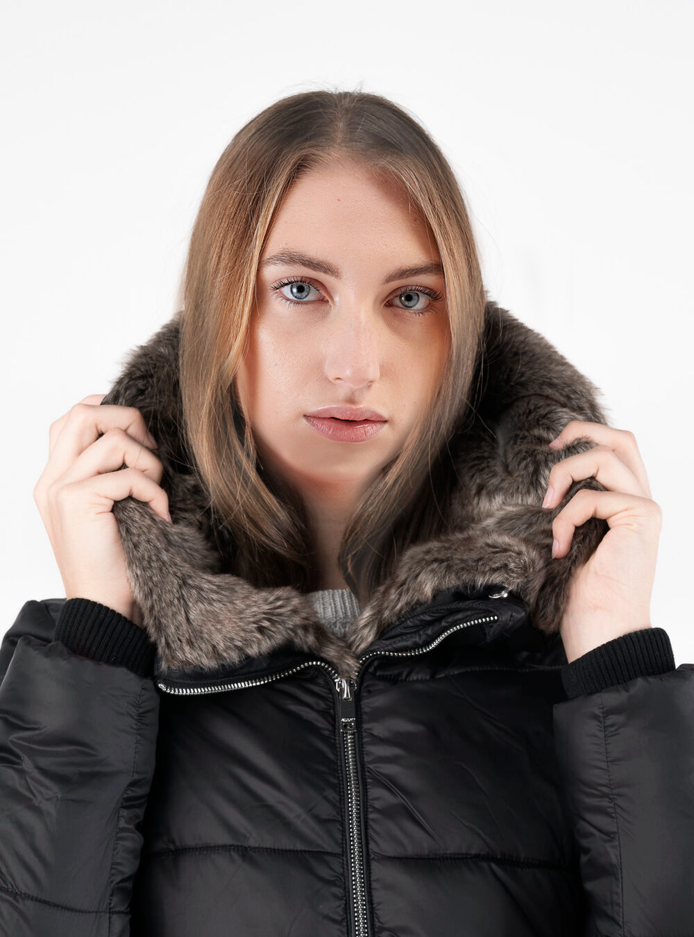 Piumino lungo hood in fake fur, BLACK
