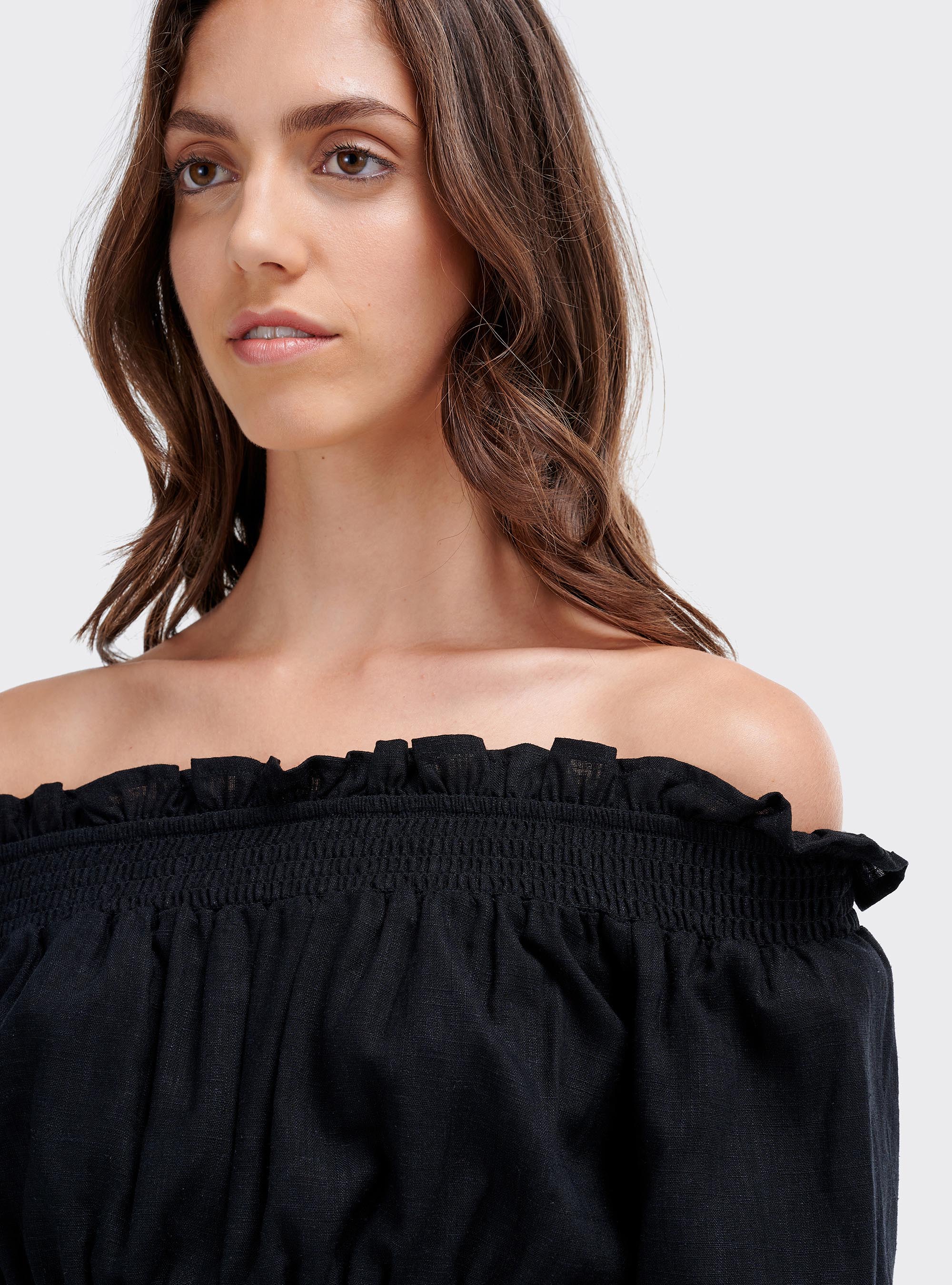 Blusa cropped con maniche a sbuffo, NERO