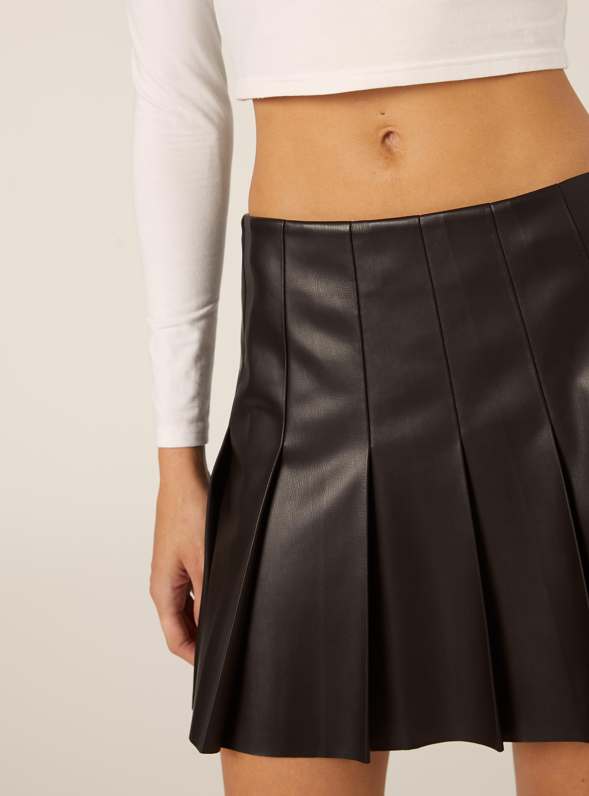 Leather-effect pleated mini skirt, BK1 BLACK