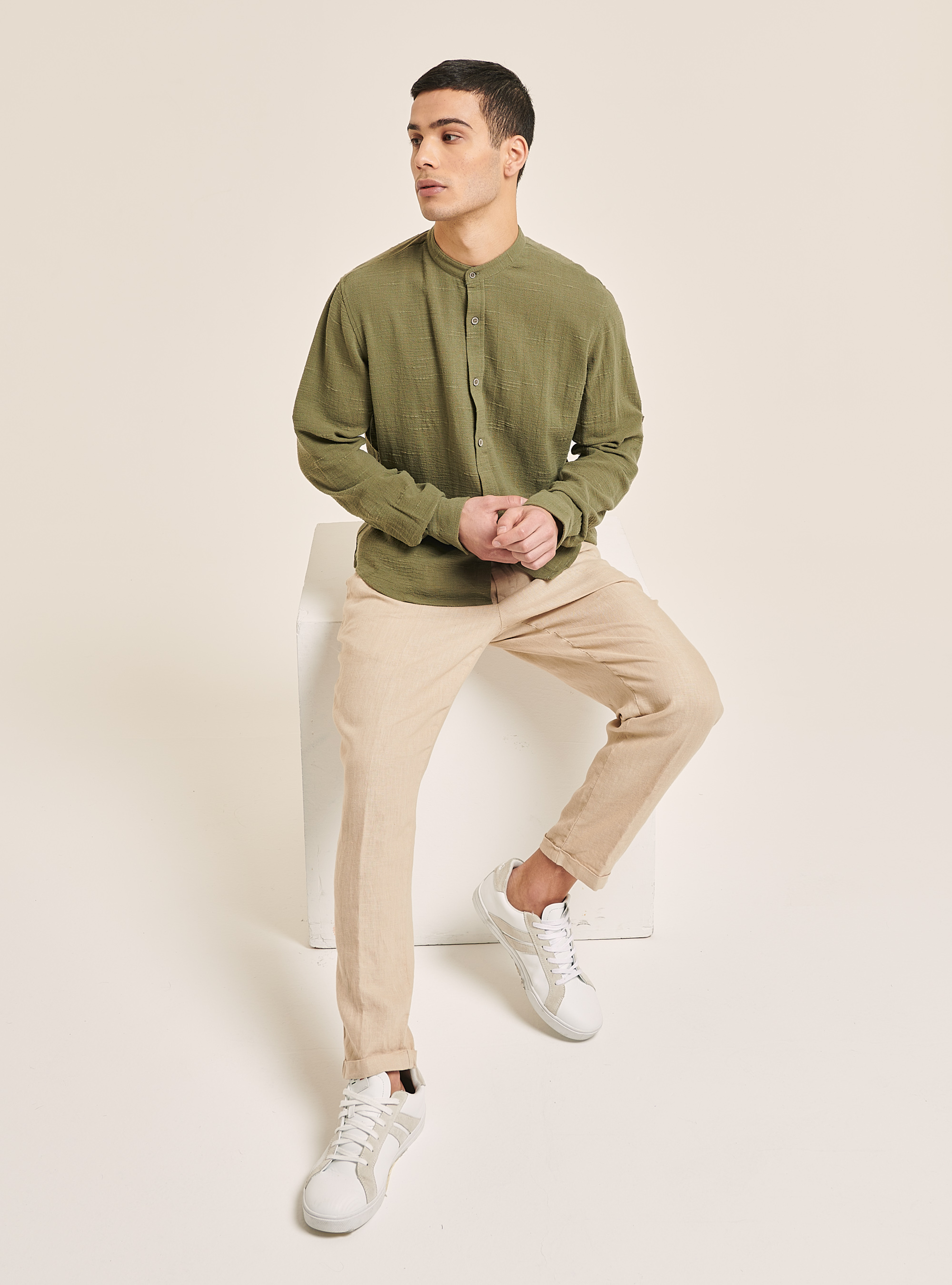 Camisa de mezcla de lino con cuello coreano, CAQUI