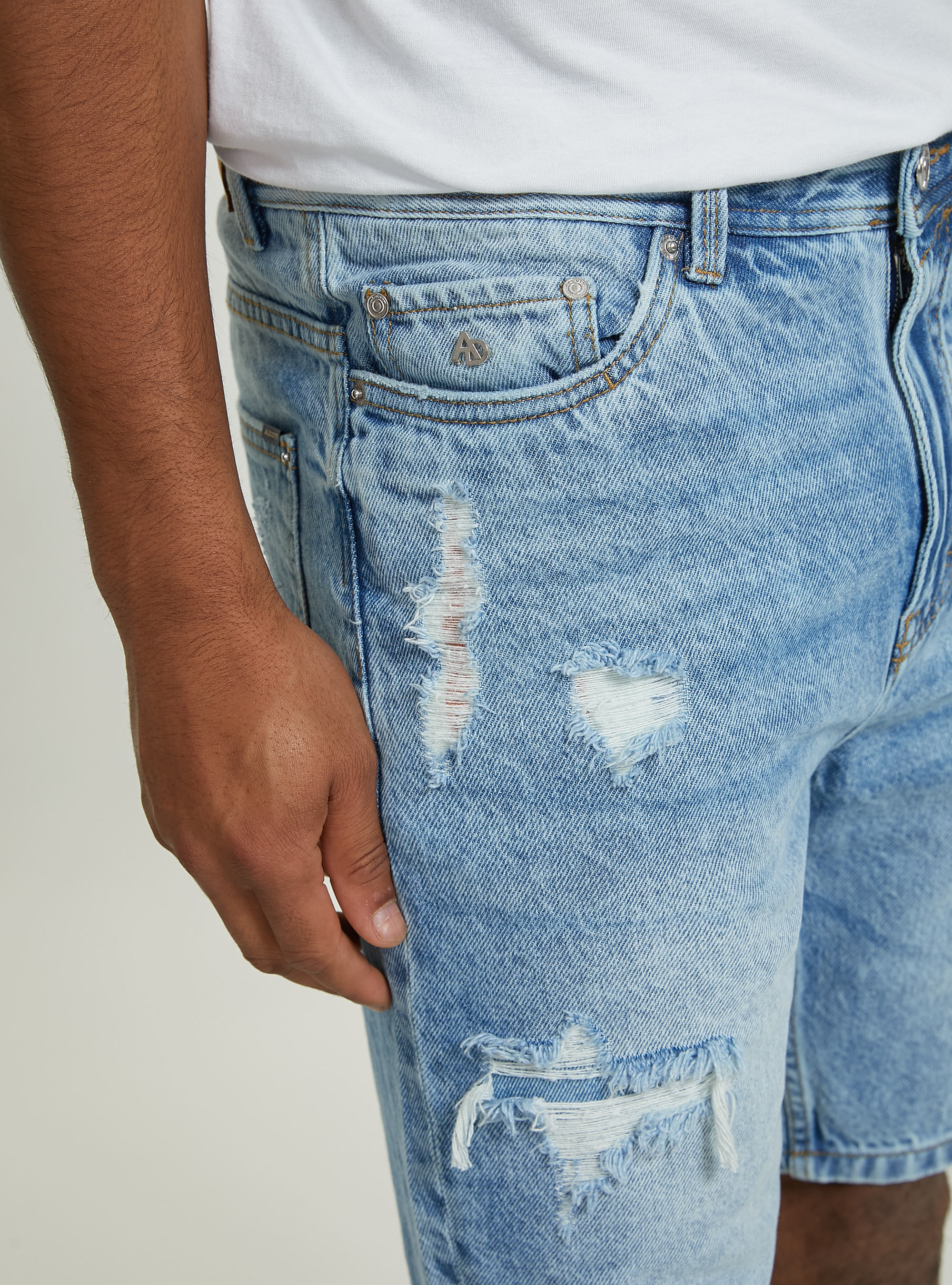 Bermudashorts aus Stretch-Denim in schmaler Passform, D003 MEDIUM BLUE