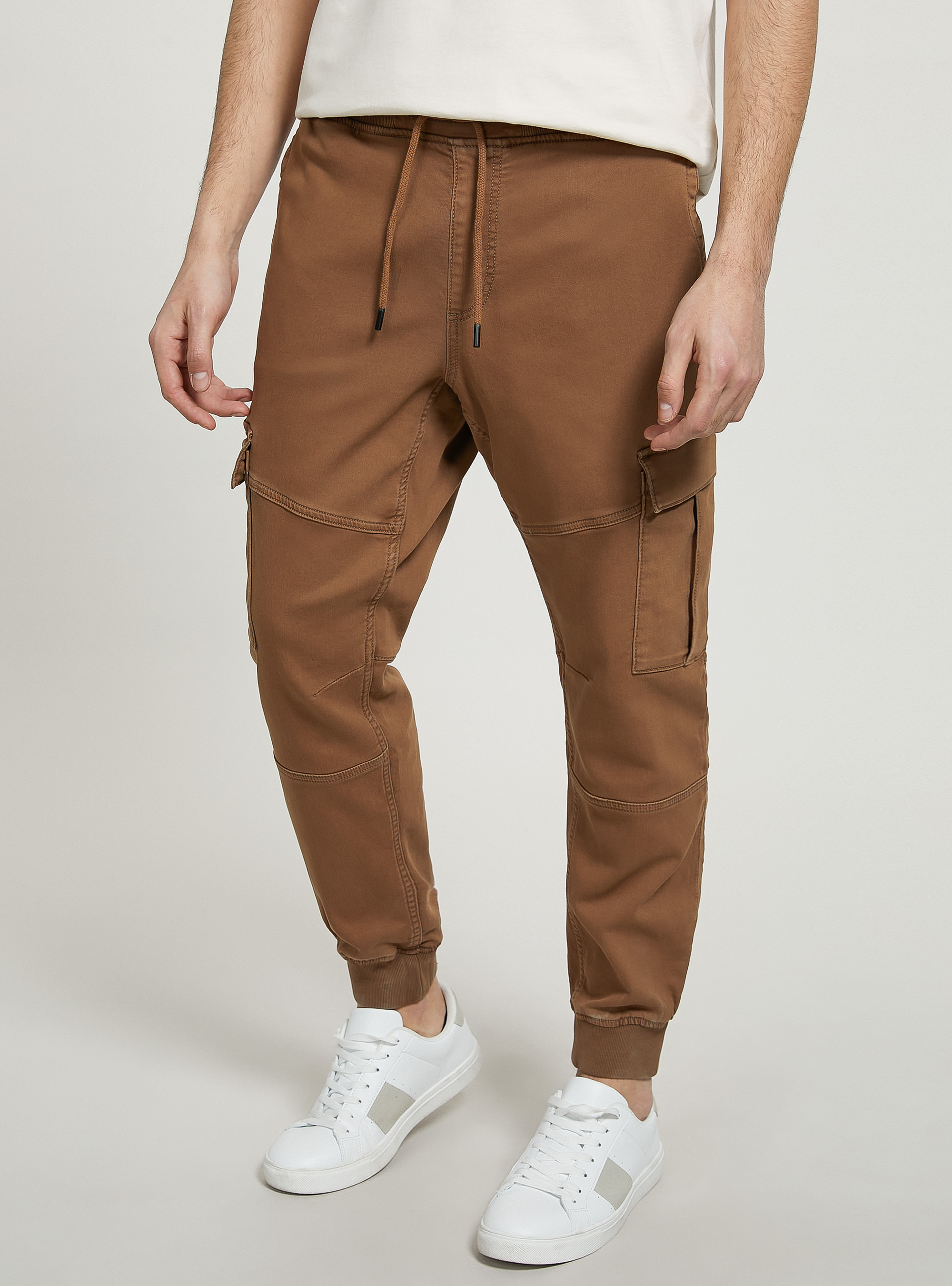 Jogger trousers with large pockets, BR2 BROWN MEDIUM
