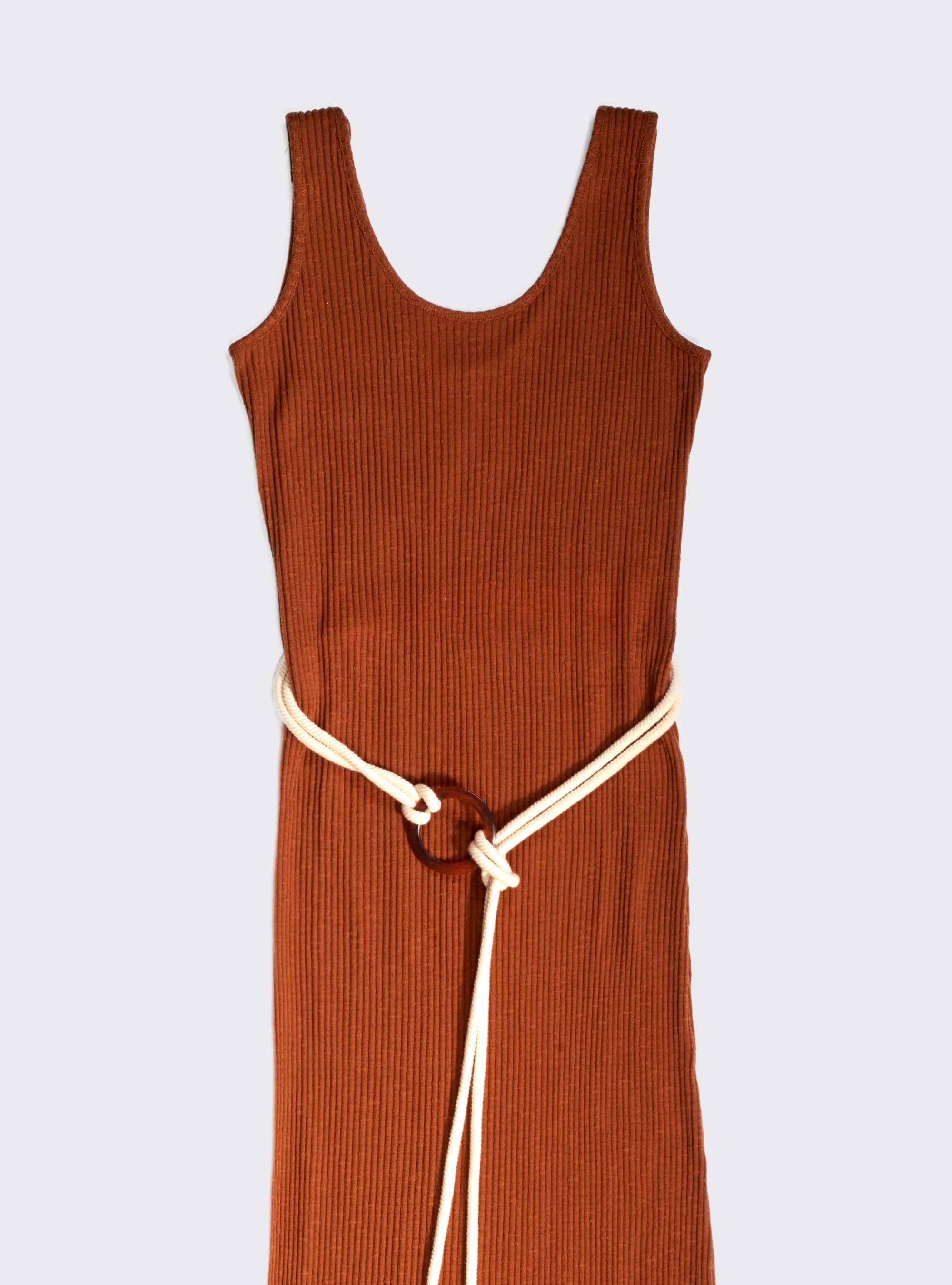 Robe longue côtelée avec ceinture à anneau, C5573 TOBACCO