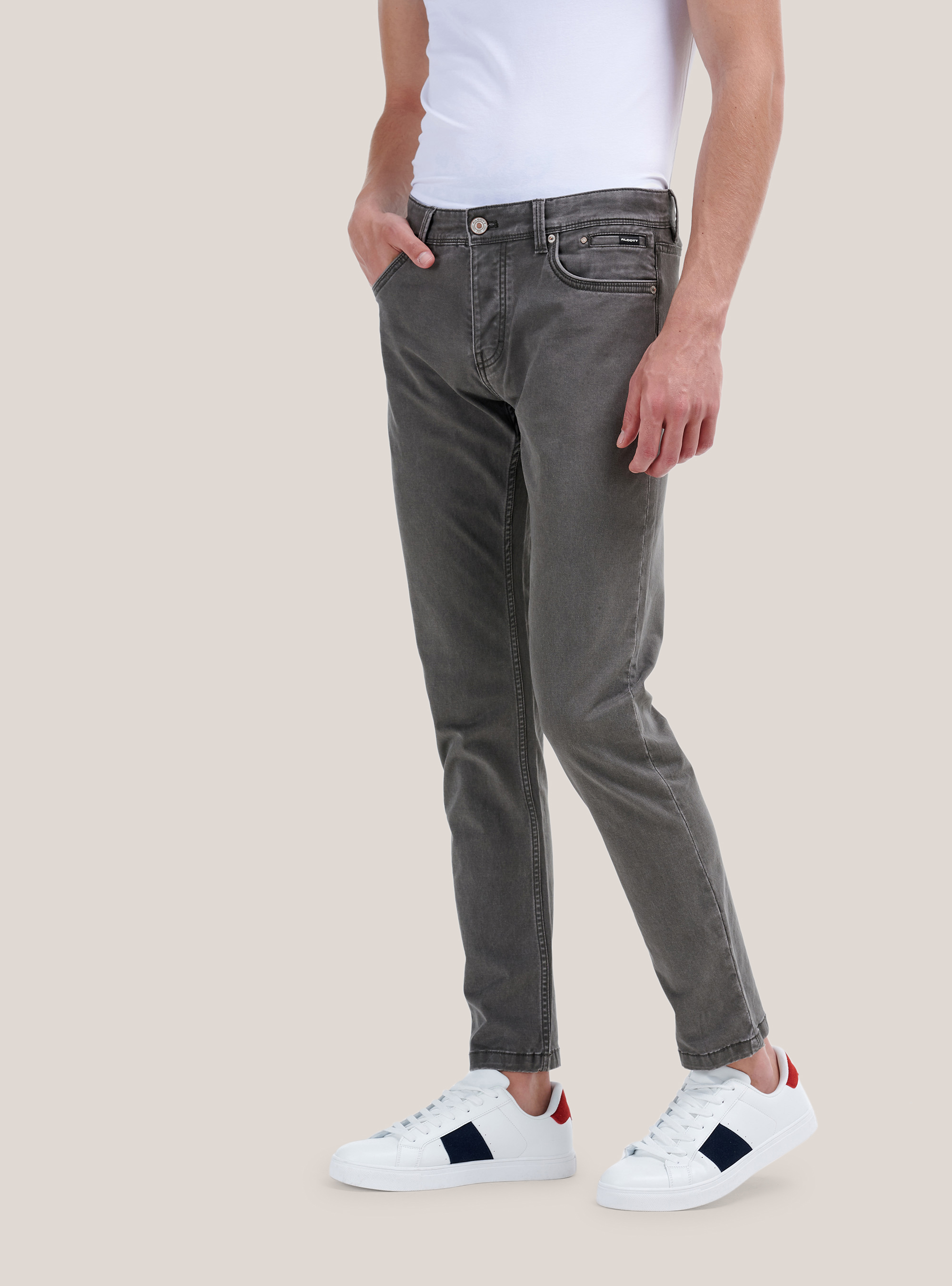 Pantaloni skinny fit in cotone riciclato, MARRONE