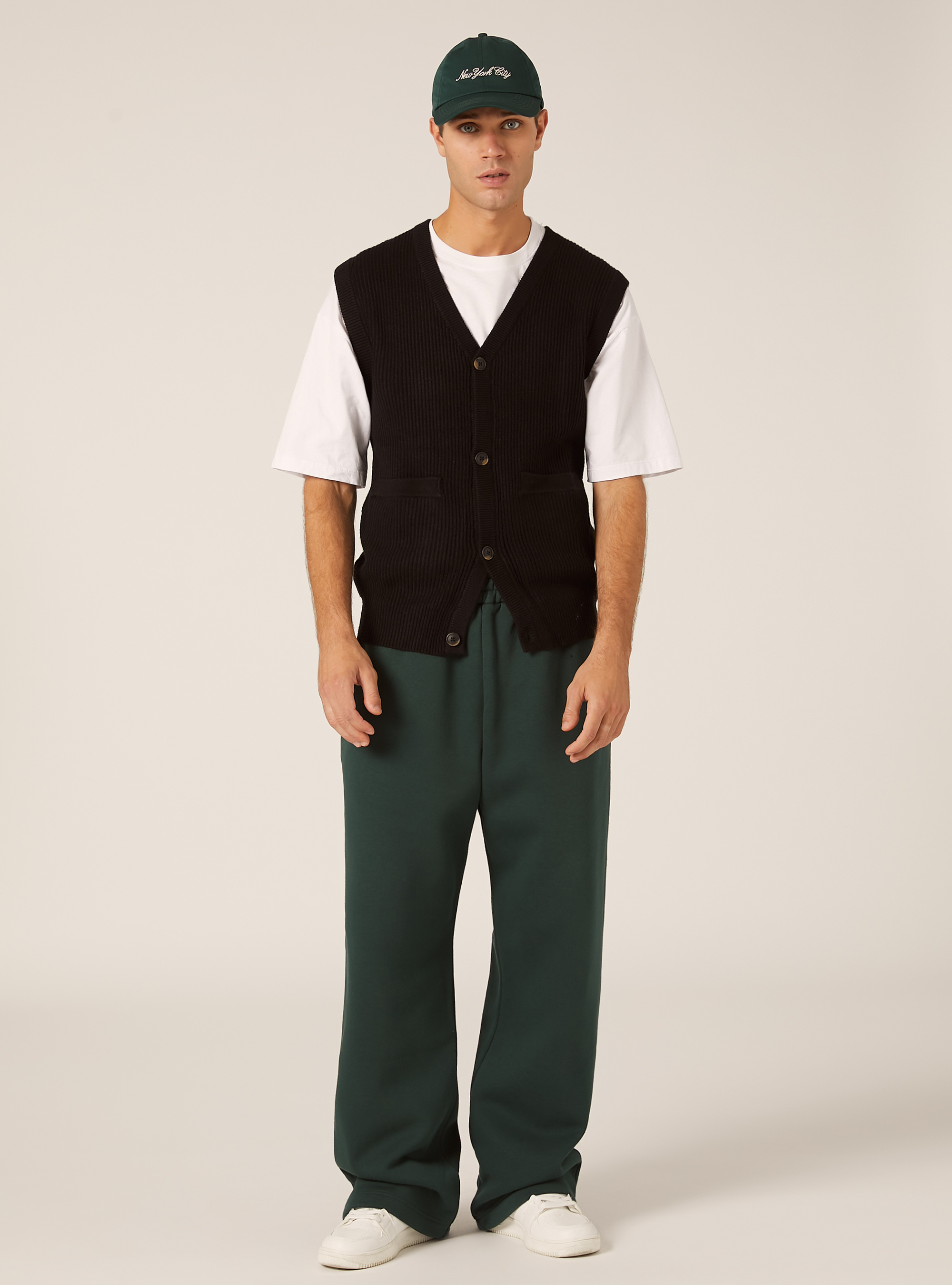 Knitted vest with pockets, BK1 BLACK