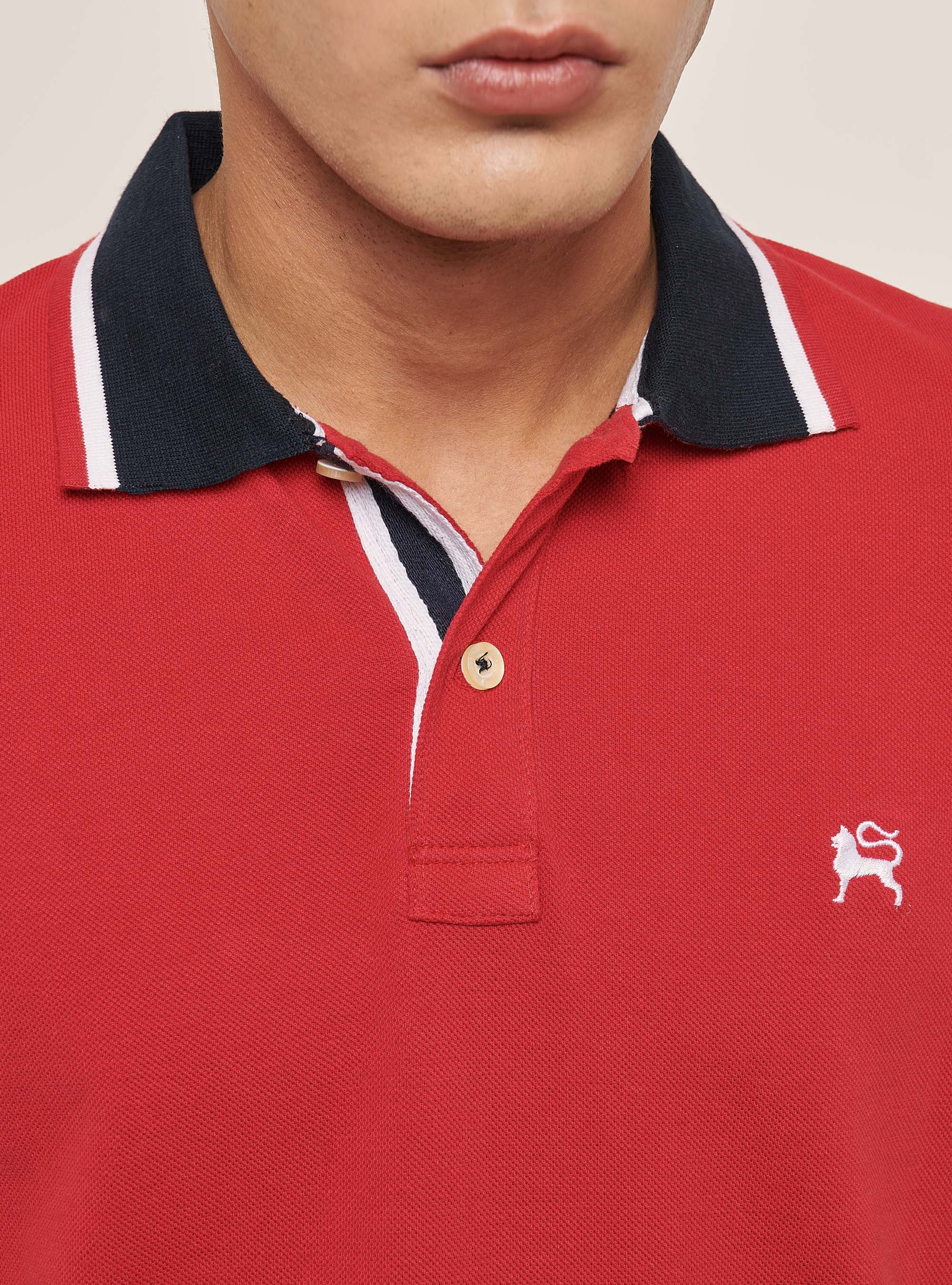 Cotton polo shirt with contrasting details on collar and sleeve, RED