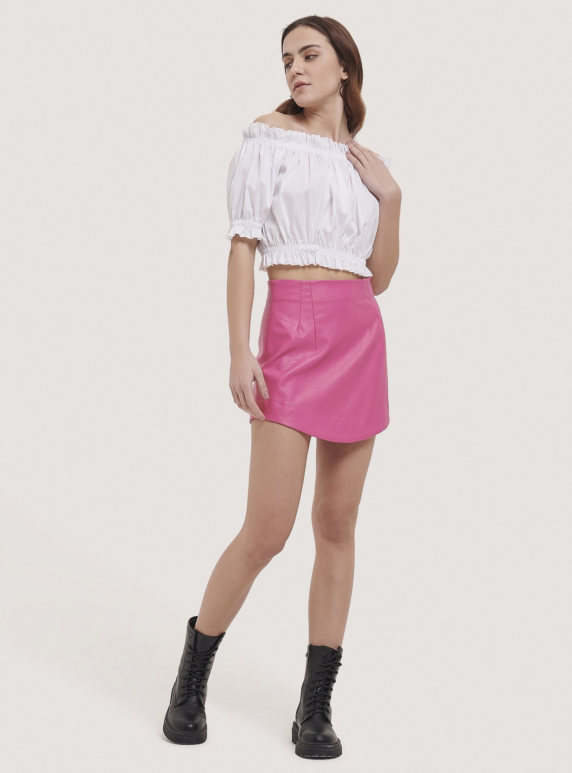 Blusa fruncida con escote bardot, BLANCO