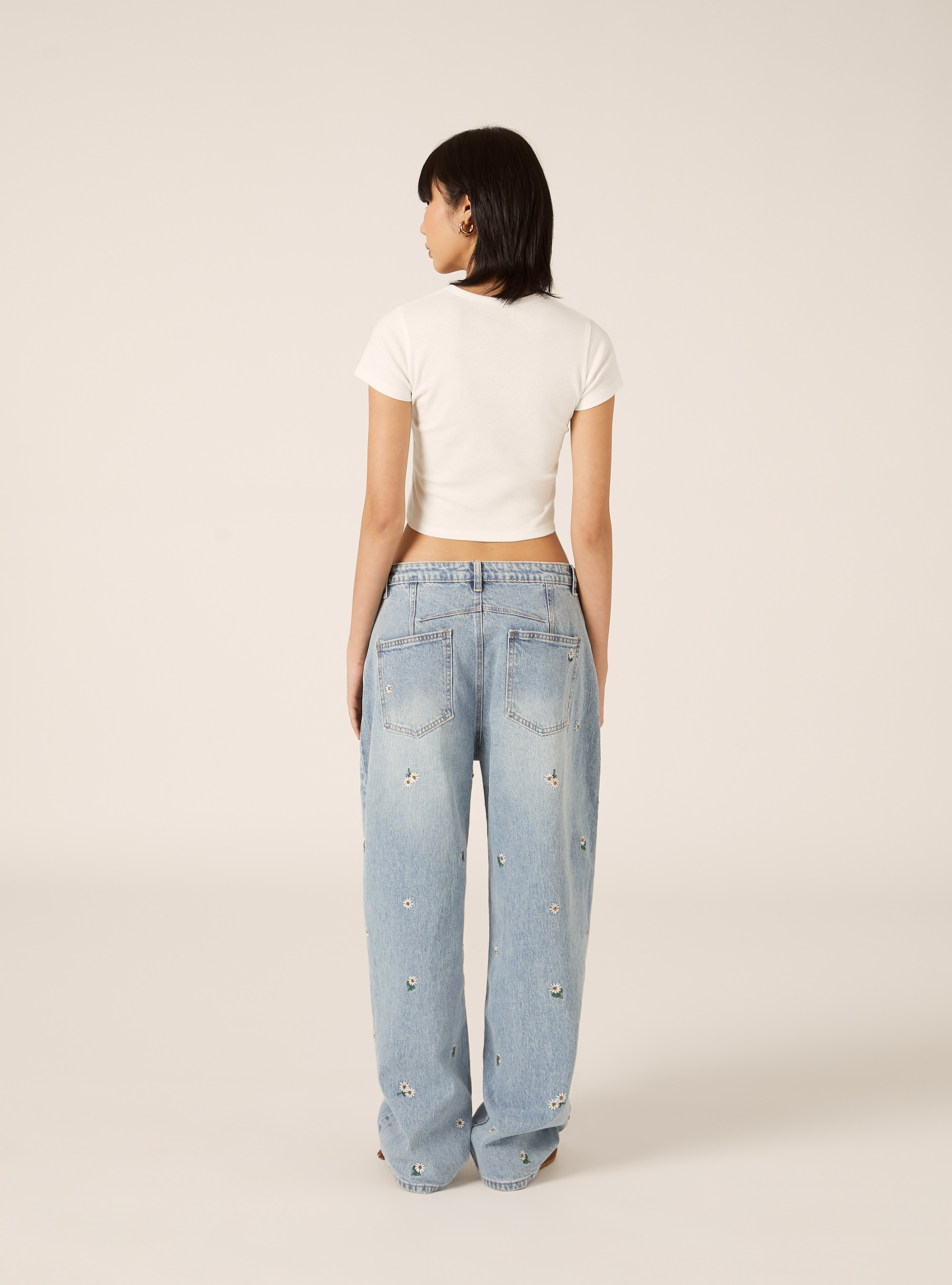 Kurz&auml;rmeliges Crop-T-Shirt mit College-Grafik-Print, WH1 OFF WHITE