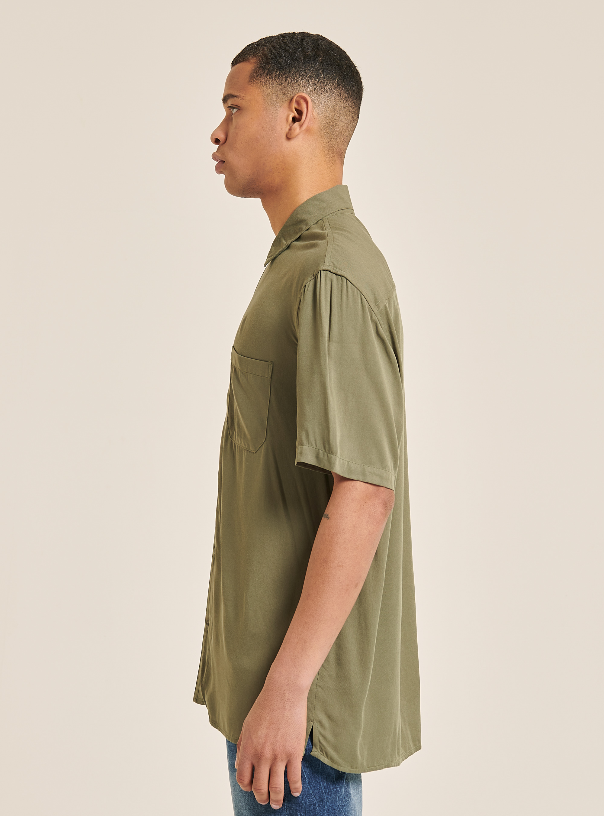 Short sleeve shirt with bowling collar, C6601 KAKY