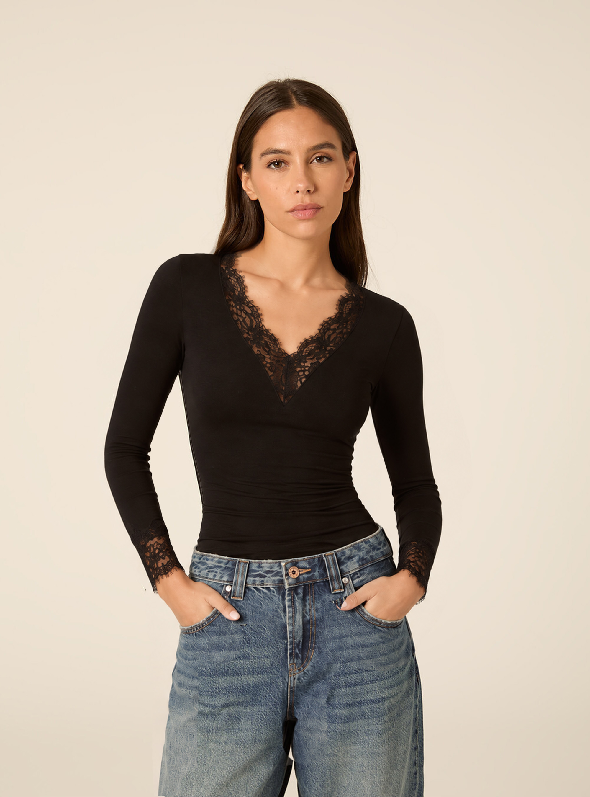 Ultralight V neck top with wool and lace, BK1 BLACK