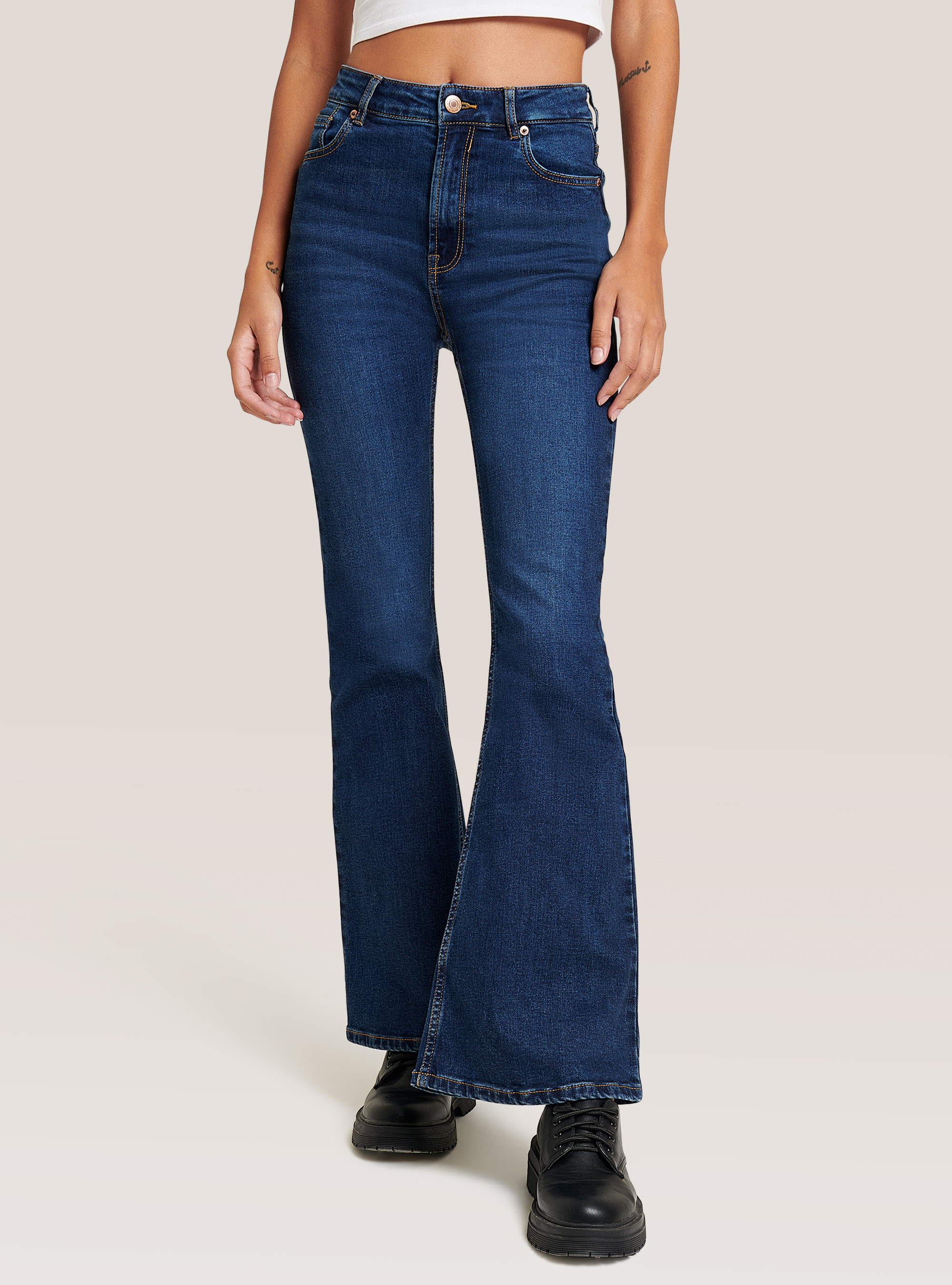 Pantalones vaqueros elásticos de campana | Alcott | Jeans Uomo
