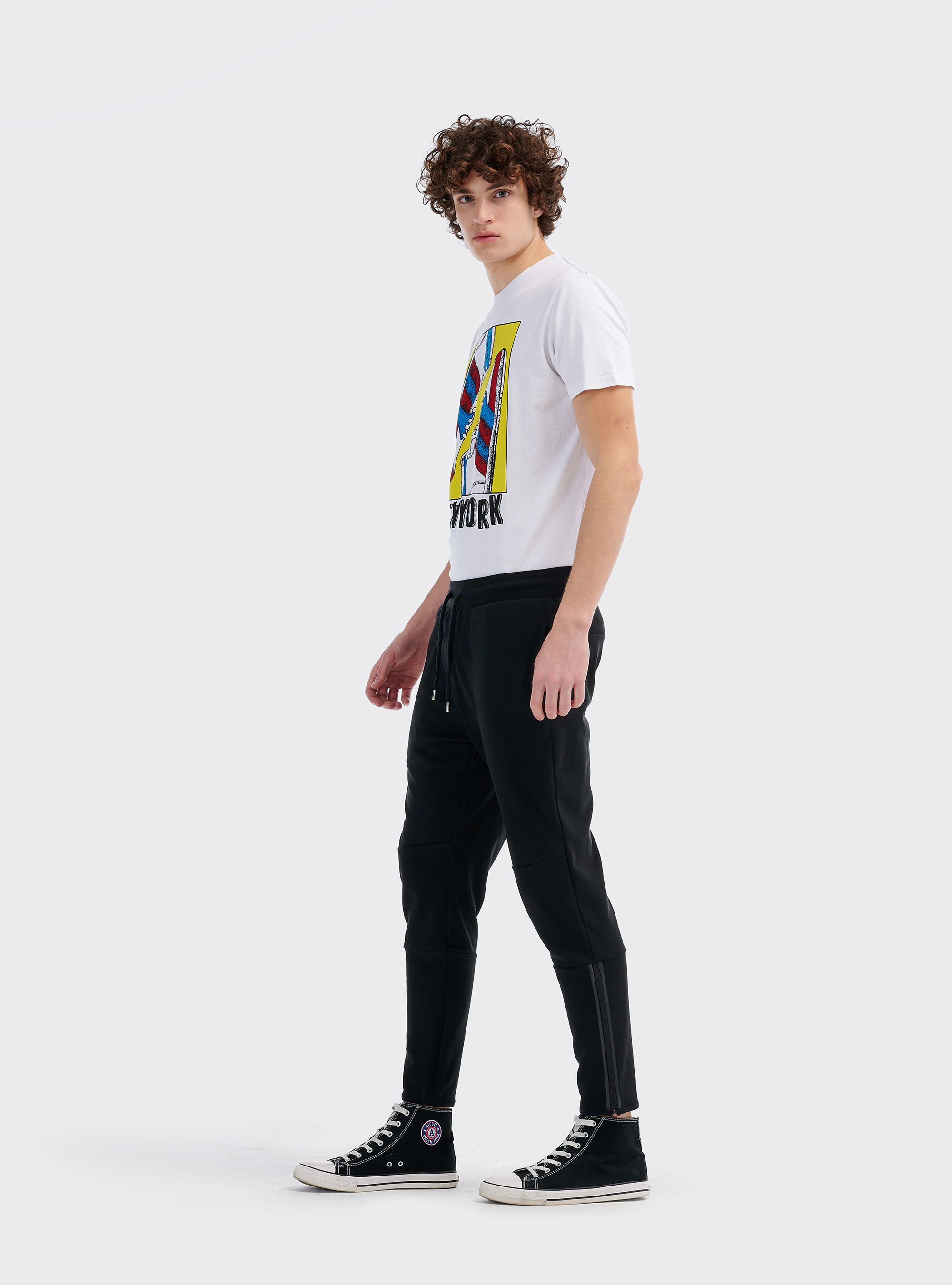 Jogger con zip sul fondo, NERO