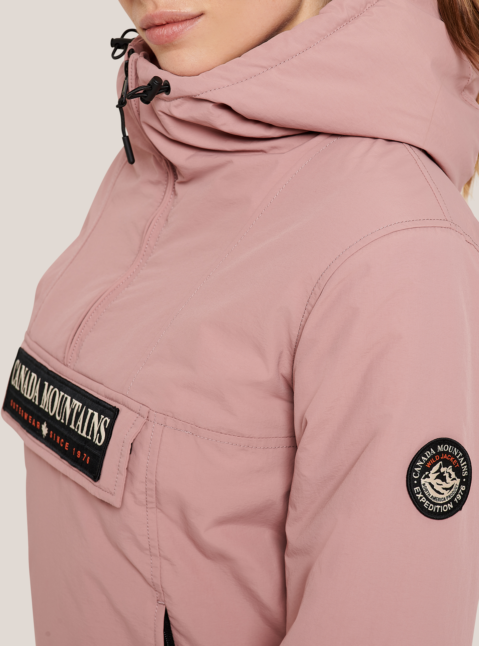 Anorakjacke mit Frontklappe mit Aufnäher und Kapuze, C500 PINK