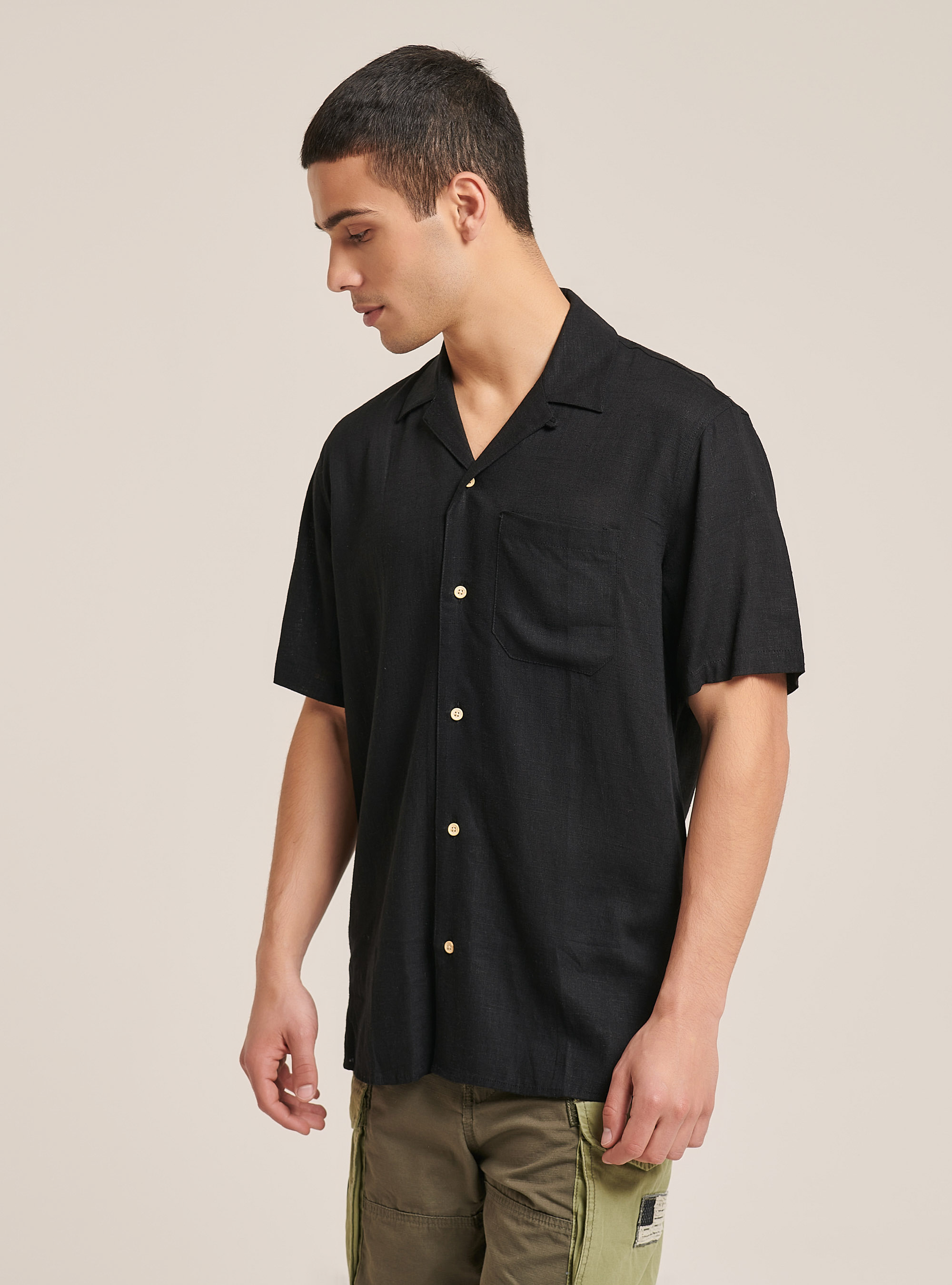 Camicia in misto lino con collo bowling, NERO