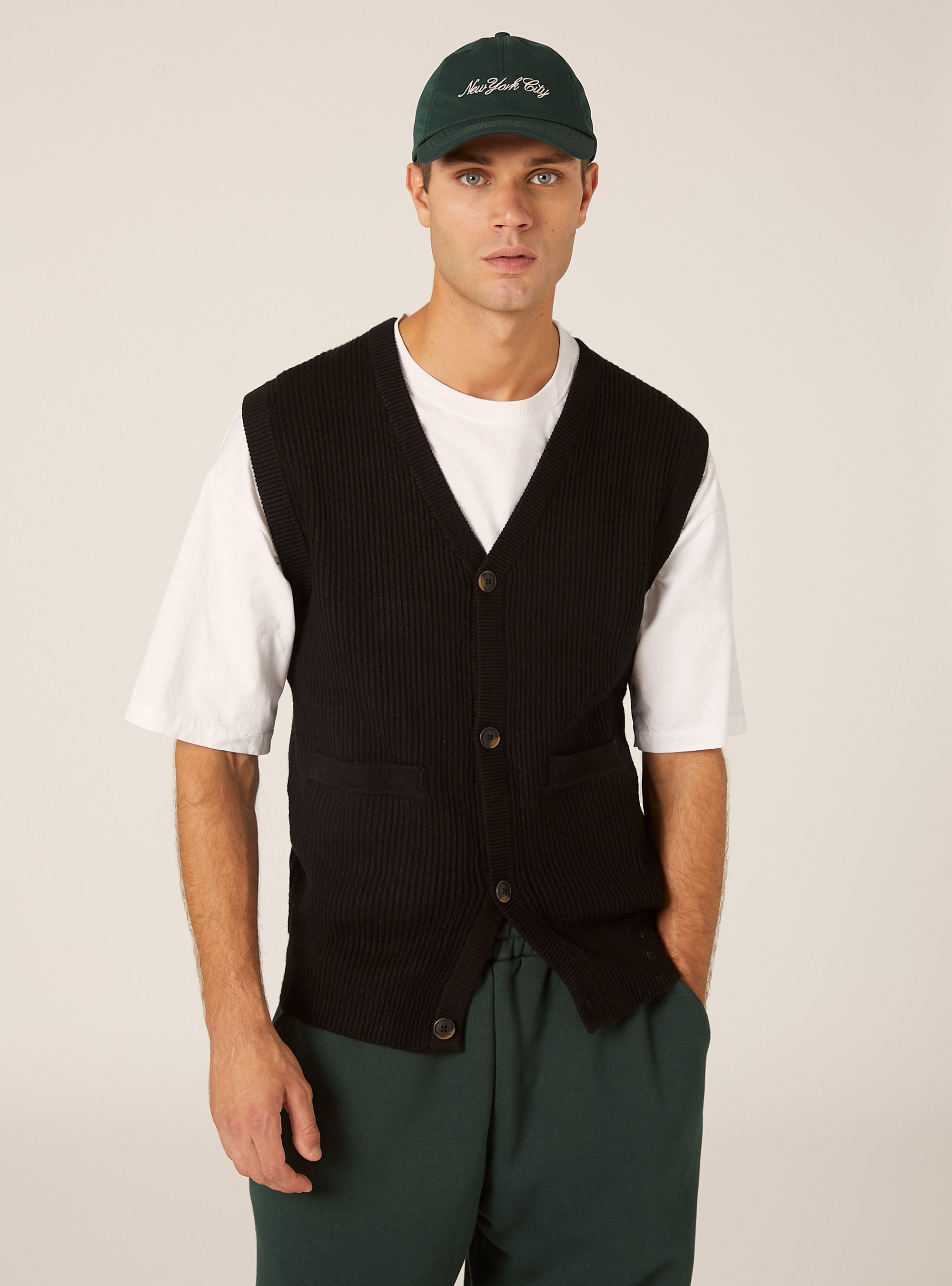 Knitted vest with pockets, BK1 BLACK