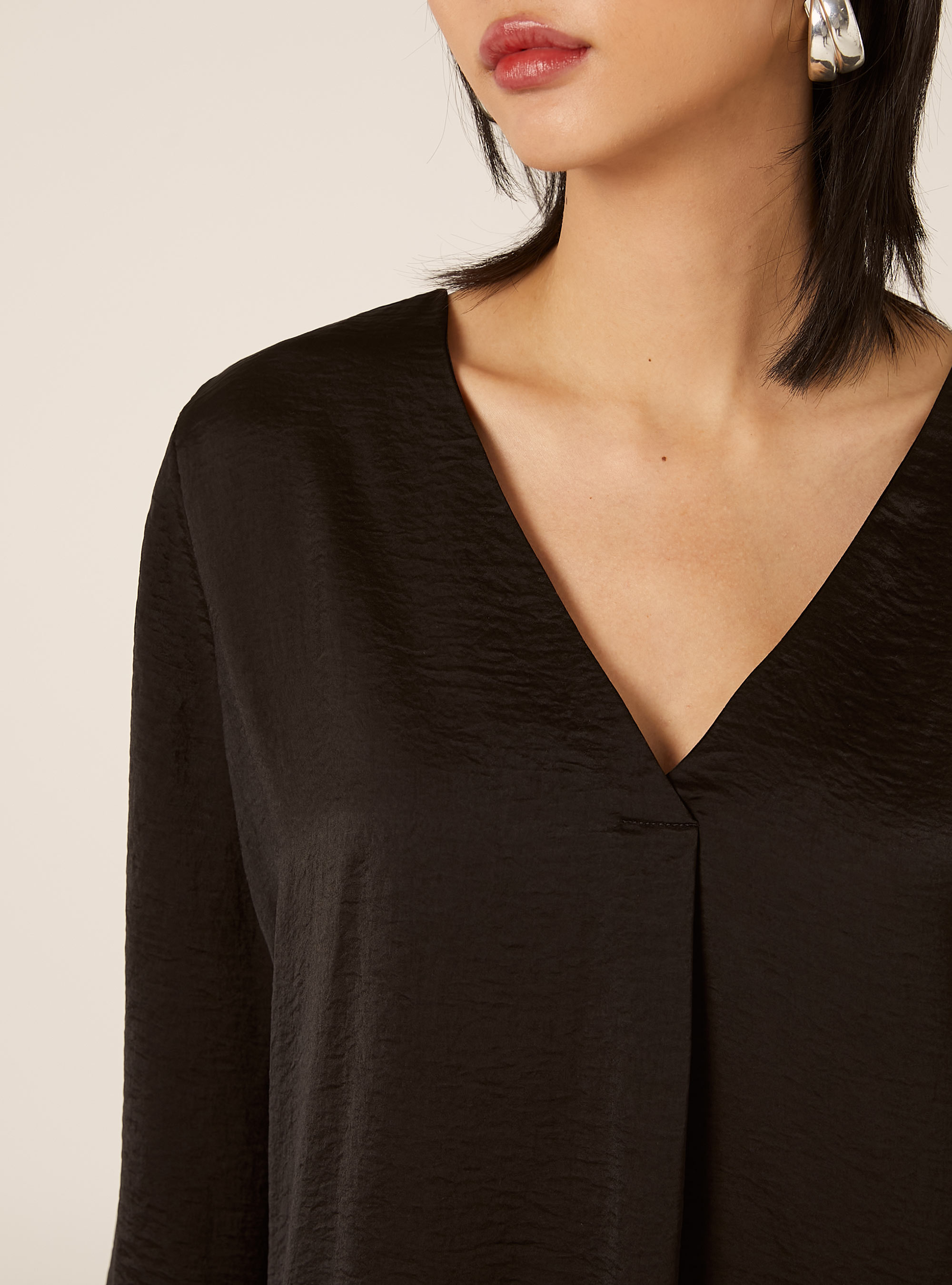 Plain neckline blouse, BK1 BLACK