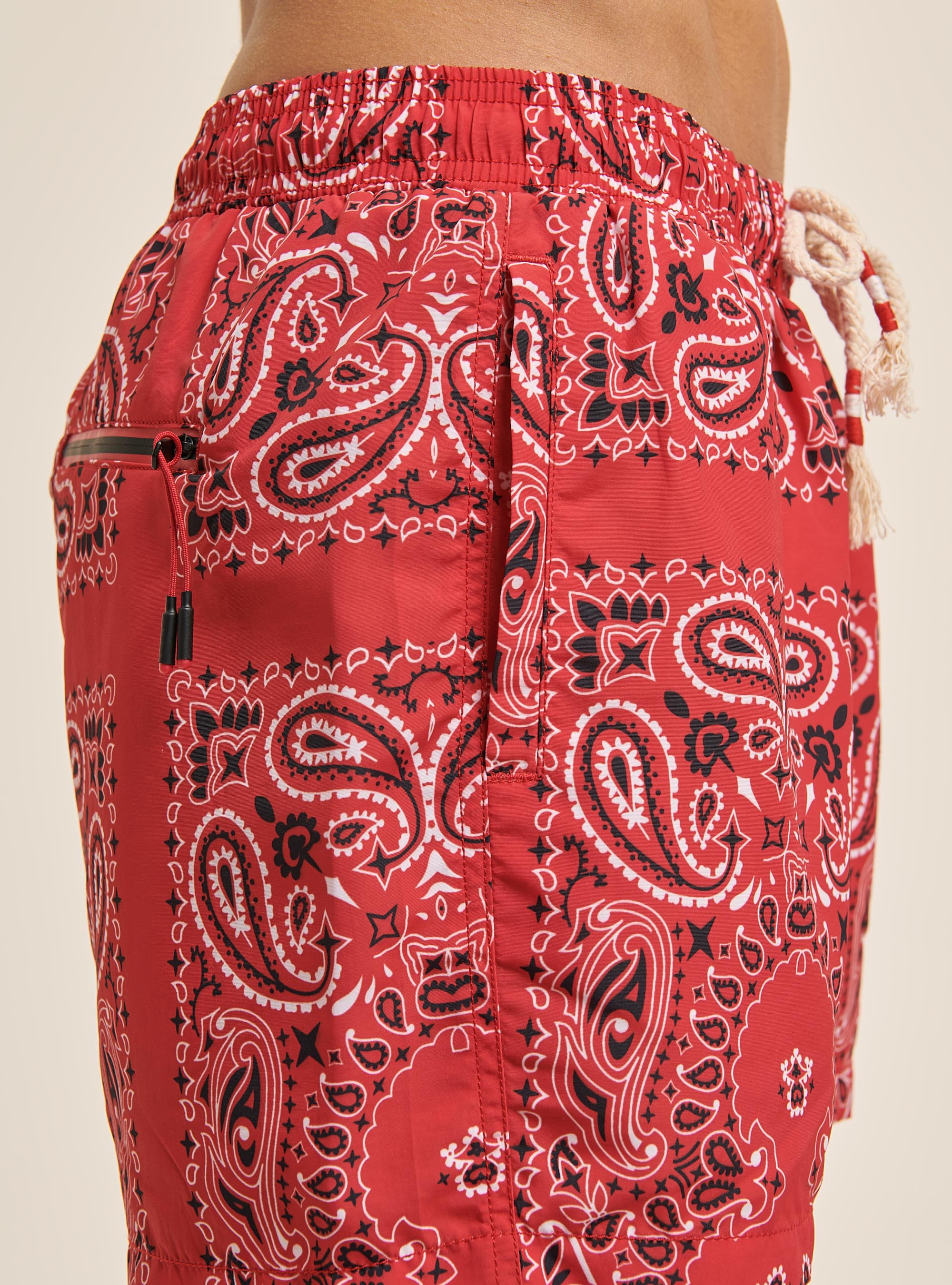 Costume con stampa paisley e tasca sul retro, C3376 RED