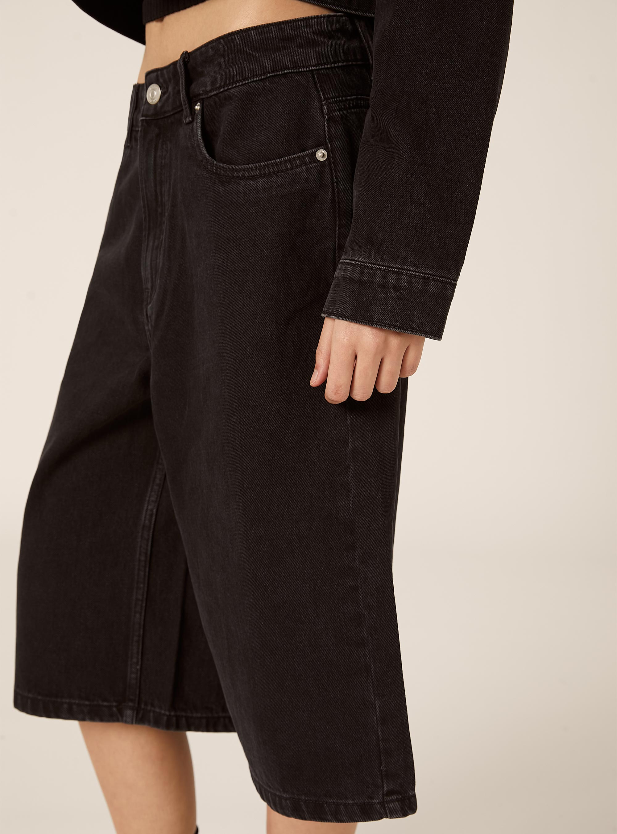 Bermuda jort fit in denim colorato, BK1 BLACK