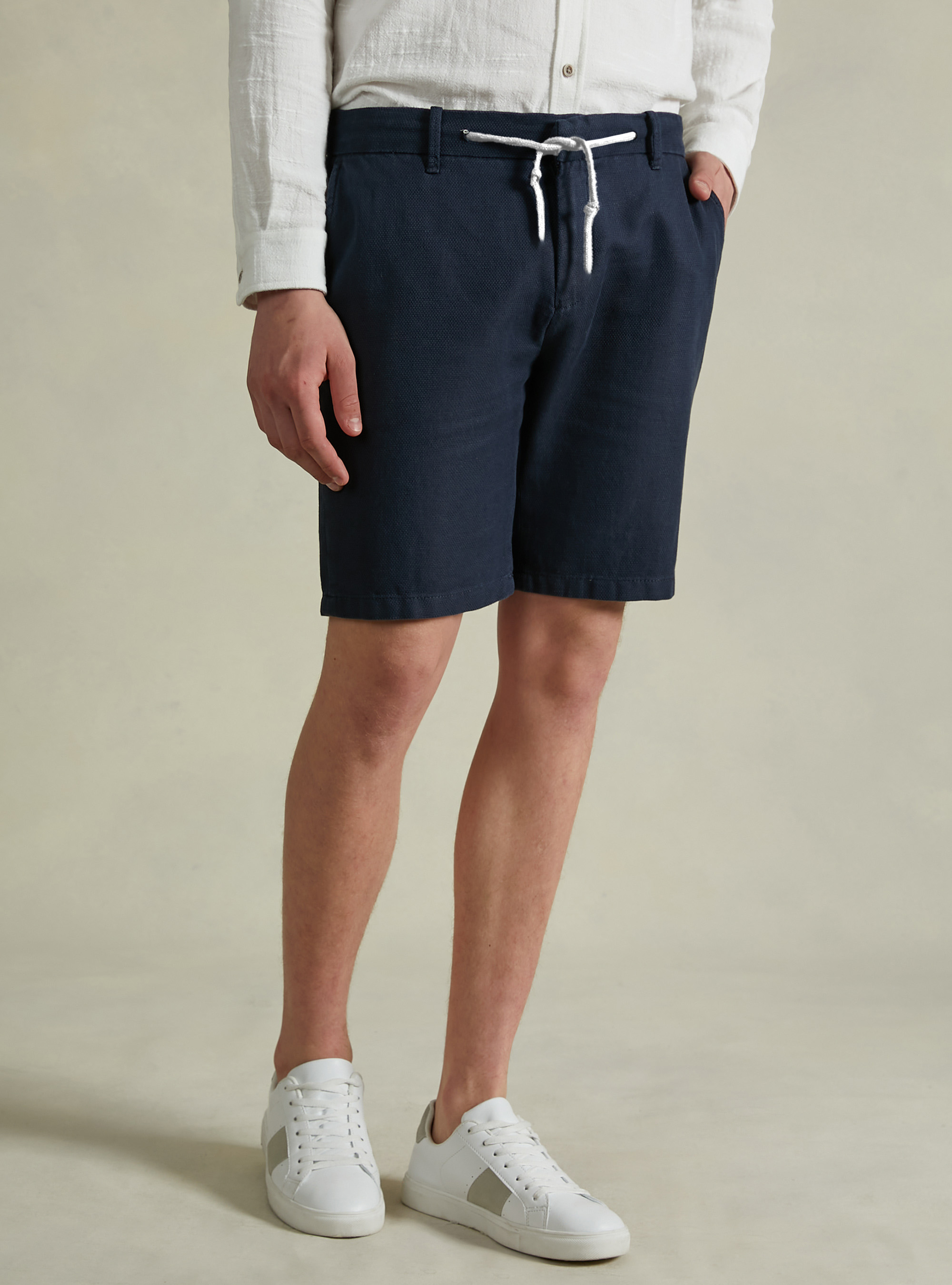 Bermudashorts aus einer Leinenmischung mit Knopf und Kordelzug in der Taille, NA2 NAVY MEDIUM