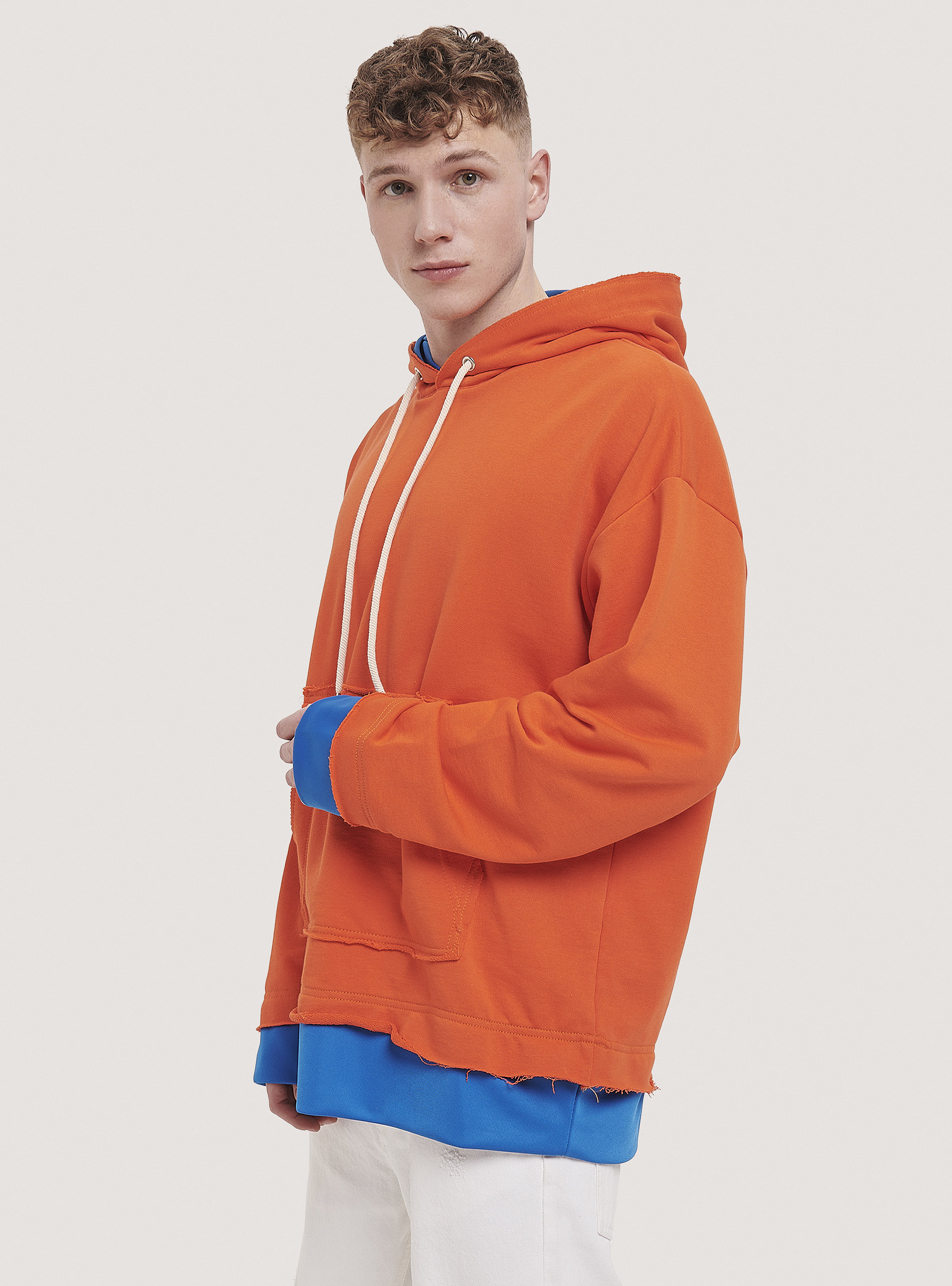 Sweatshirt mit Kapuze und kontrastierenden Details, OR2 MEDIUM ORANGE