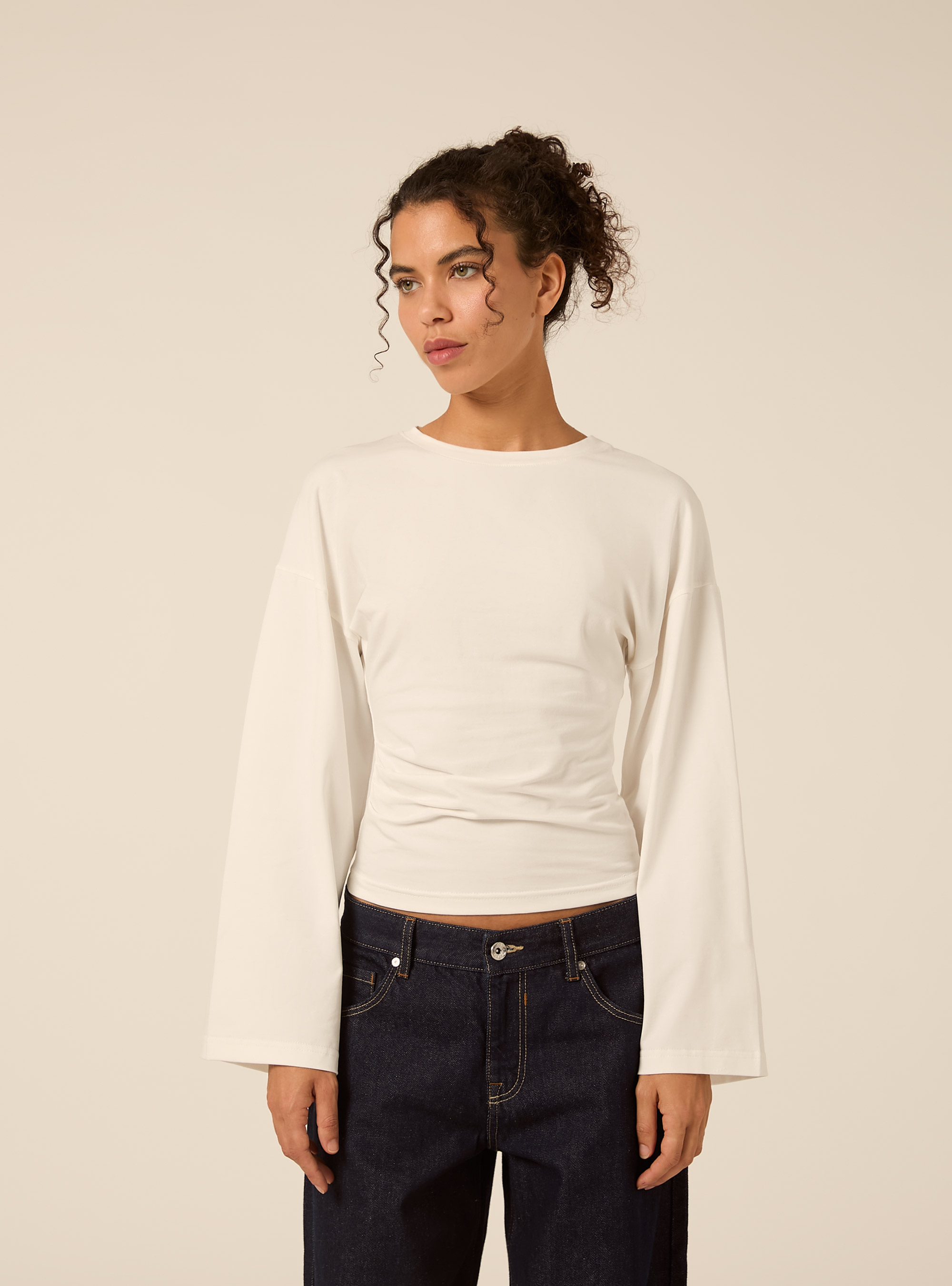 Flare sleeve top with side ruched detailing, WH1 OFF WHITE