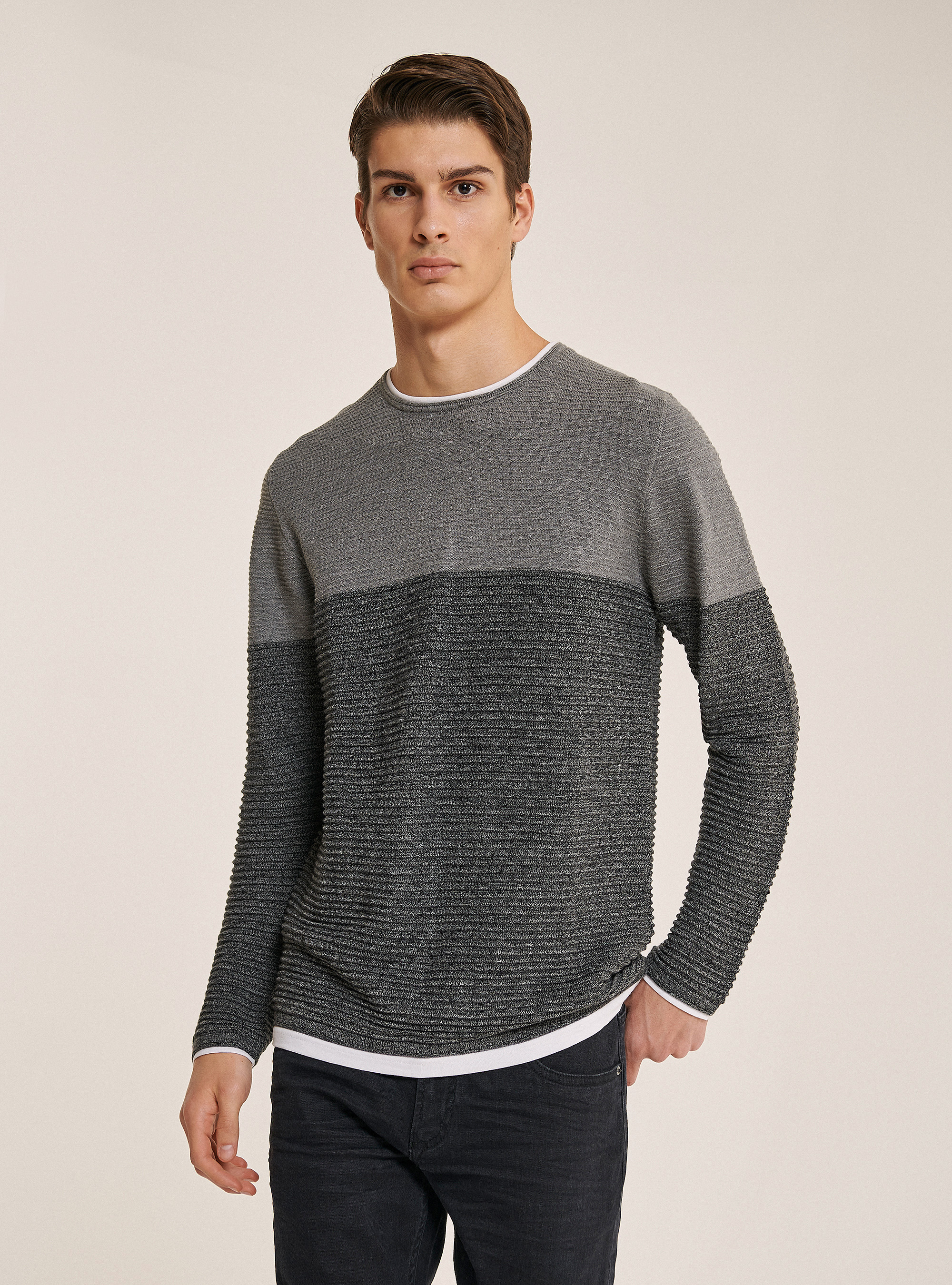 Pullover Rolling Kragen mit T-Shirt Details, C150 GREY M