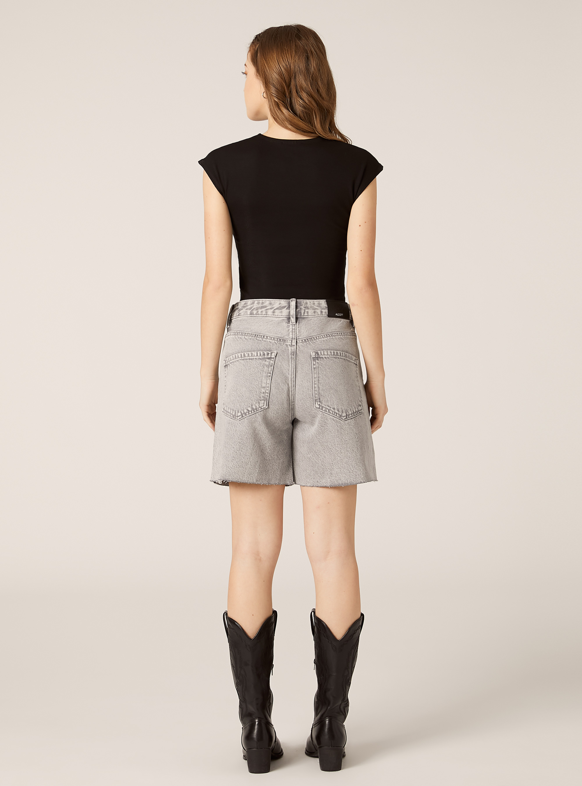 Enganliegendes T-Shirt mit Rundhalsausschnitt, BK1 BLACK