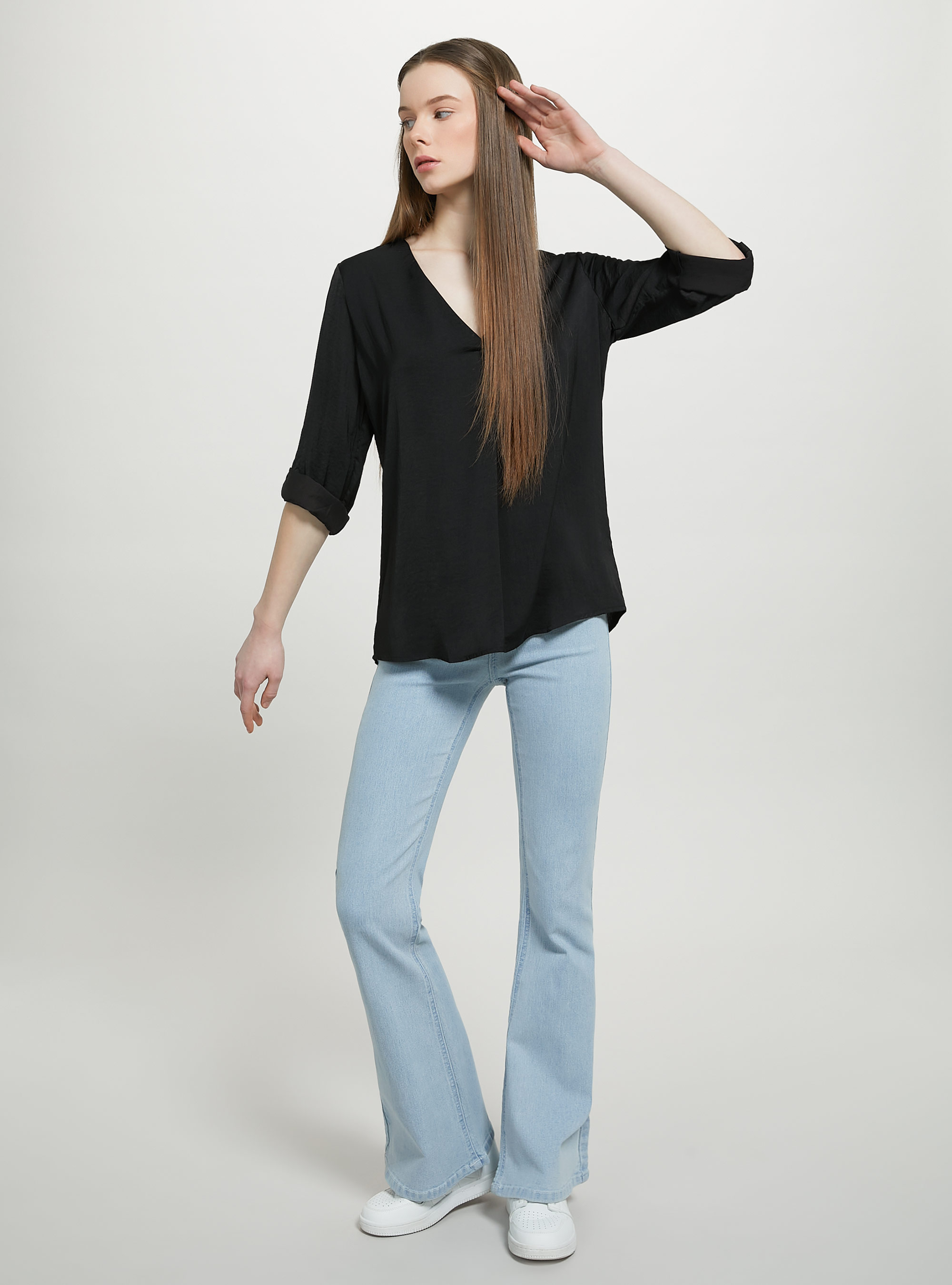 Plain-coloured blouse with neckline, BK1 BLACK