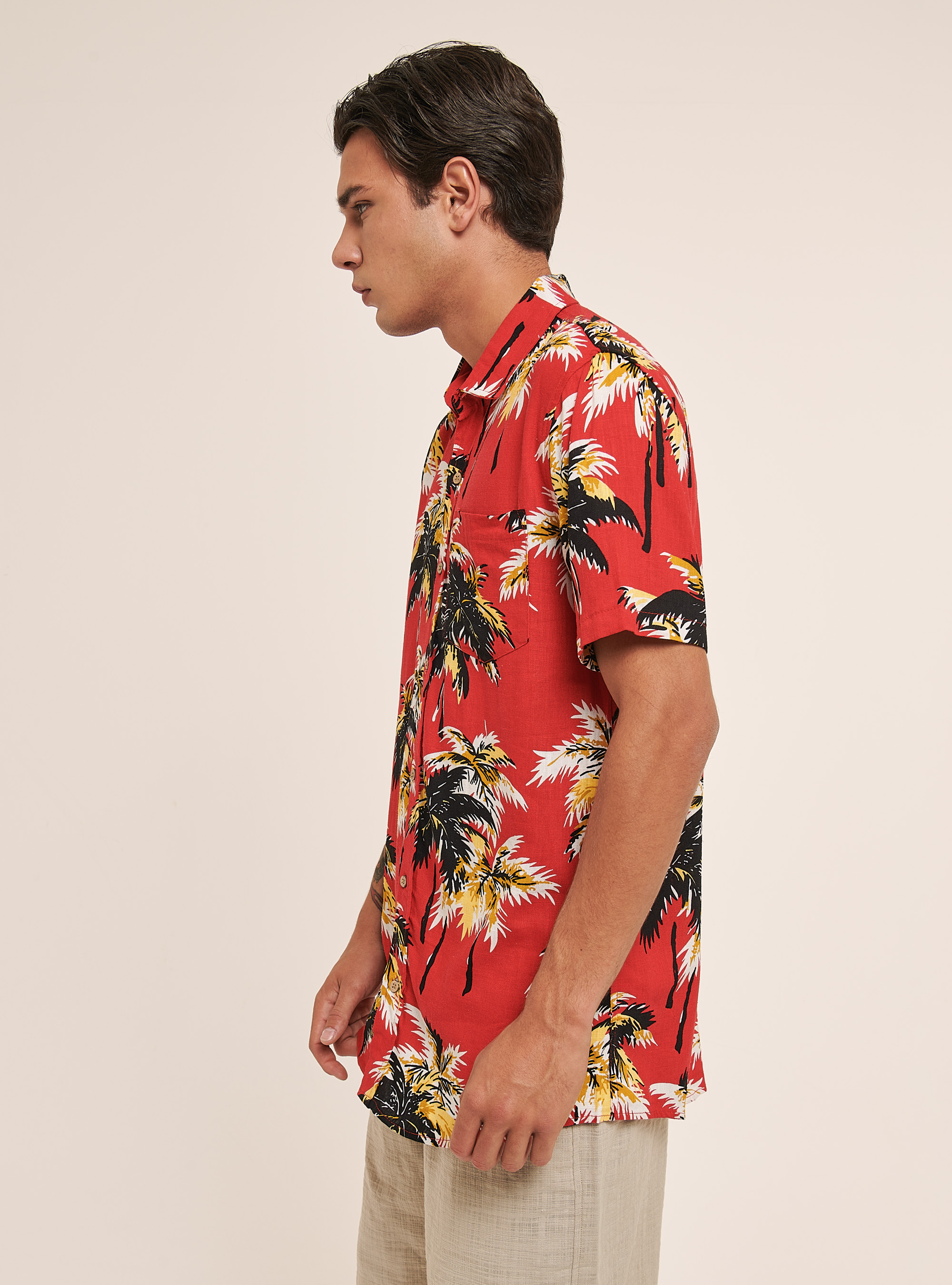 Camisa con bolsillo en el pecho y estampado tropical, PALME