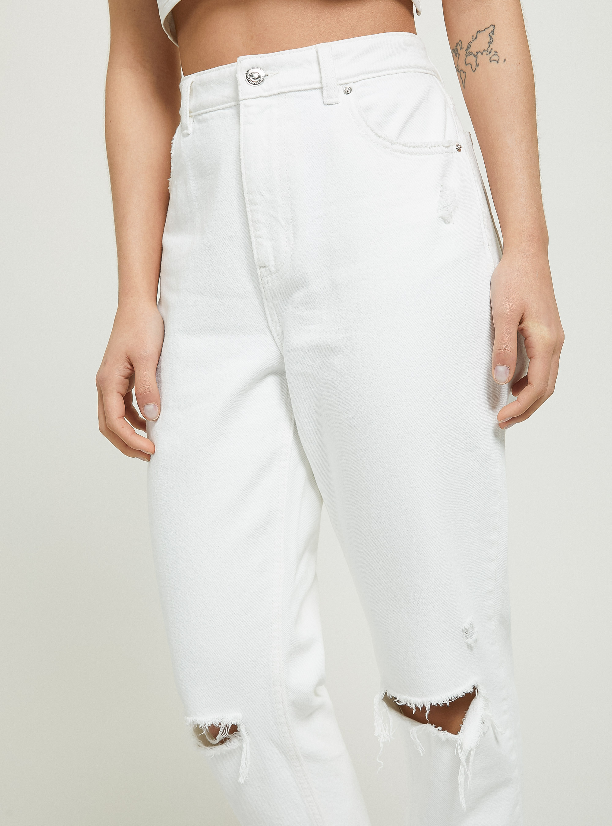 Vaqueros mom fit con rotos, D099 WHITE