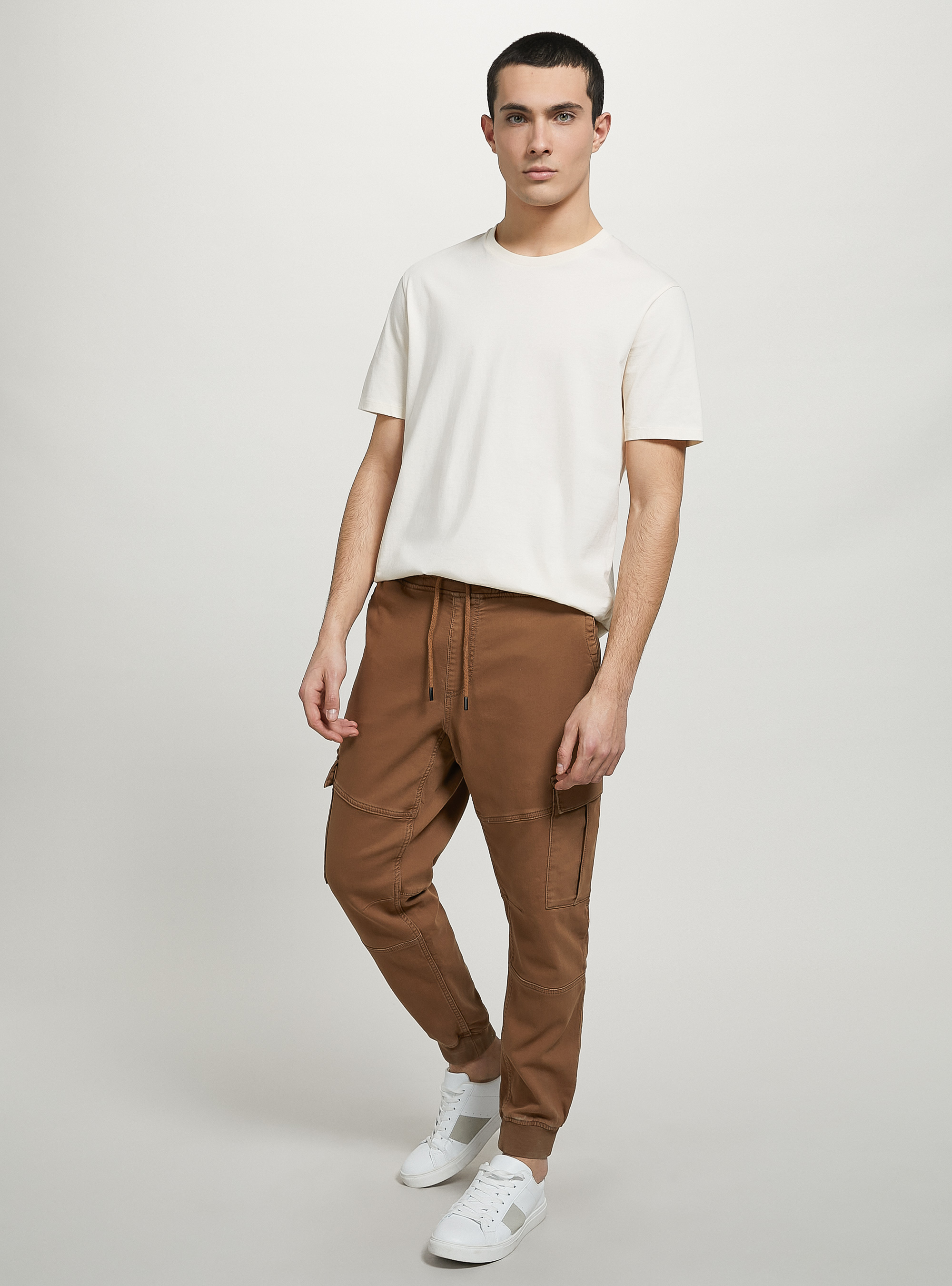 Jogger trousers with large pockets, BR2 BROWN MEDIUM