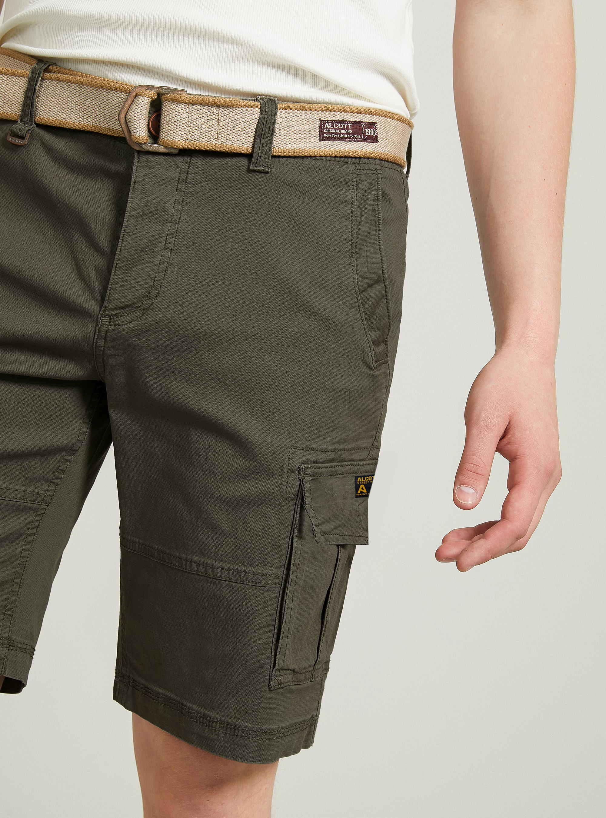 Cotton cargo bermuda shorts with canvas belt, KY2 KAKY MEDIUM