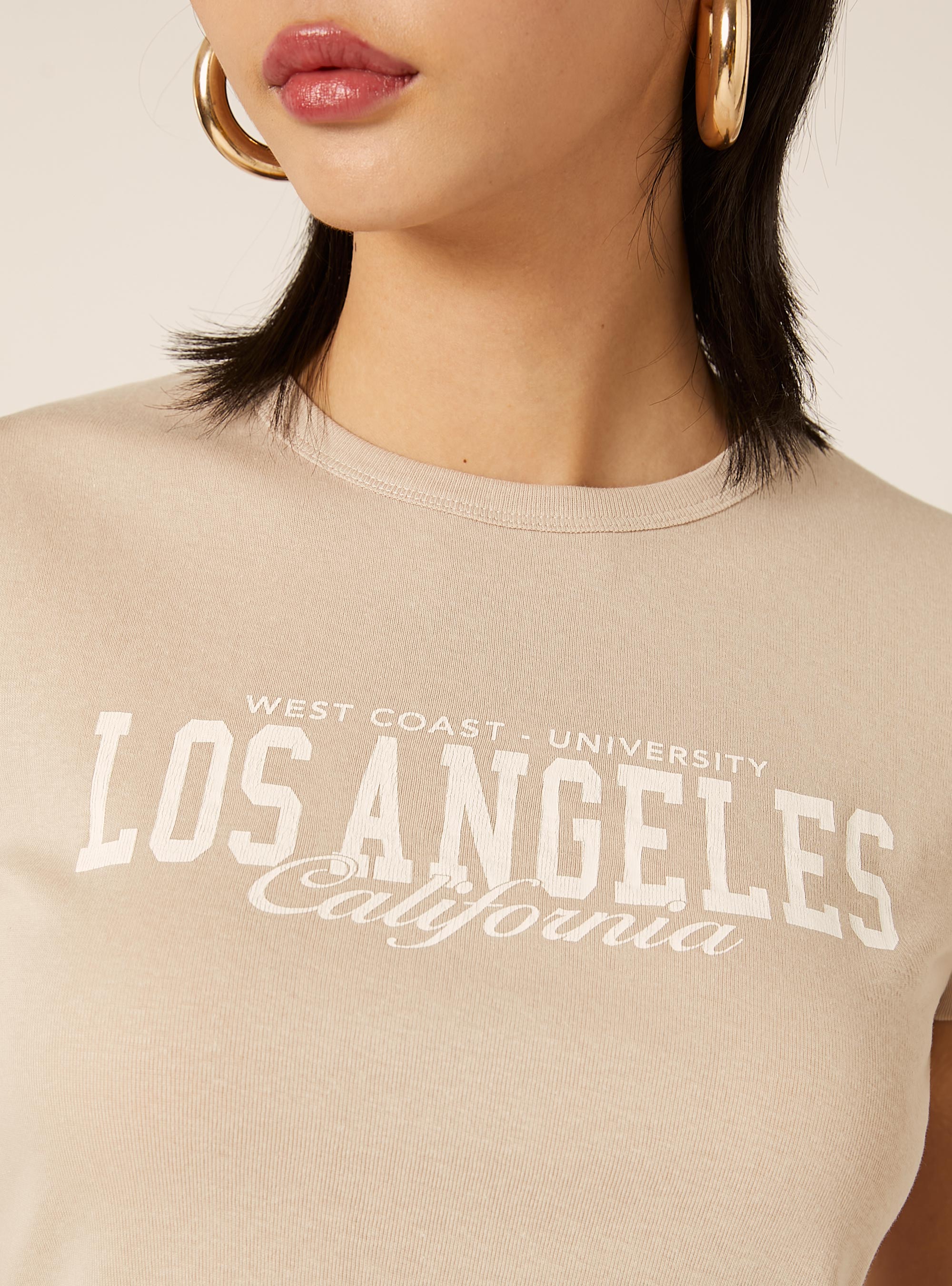 Kurz&auml;rmeliges Crop-T-Shirt mit College-Grafik-Print, BG2 BEIGE MEDIUM