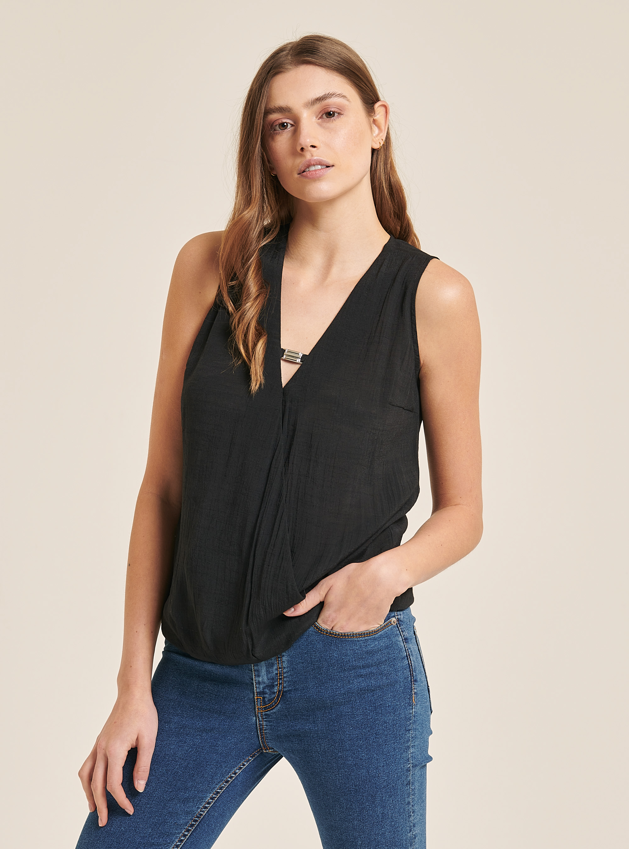 Basic blouse with neckline detail, BLACK