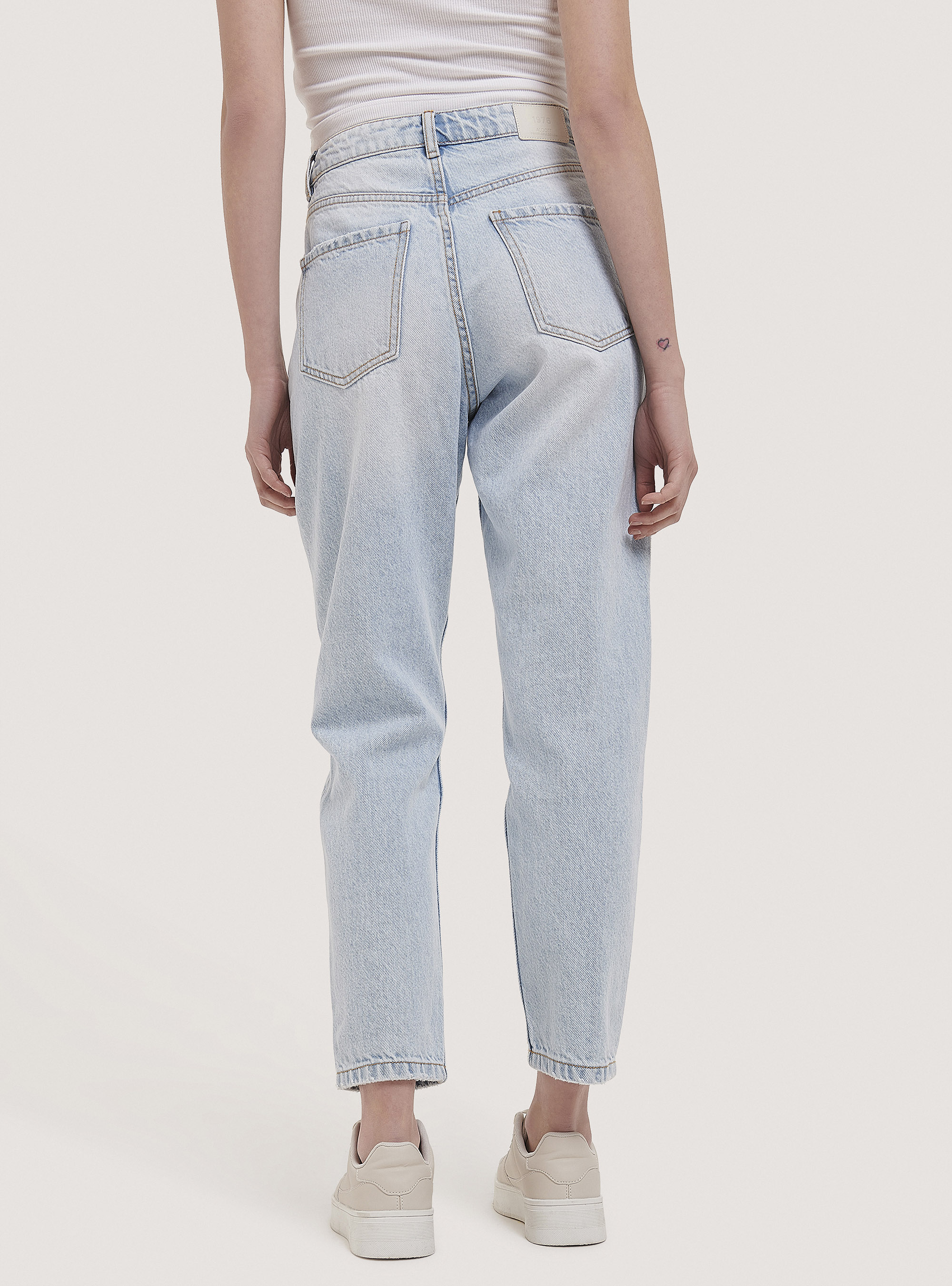 Jeans mom fit in cotone, D007 LIGHT AZURE