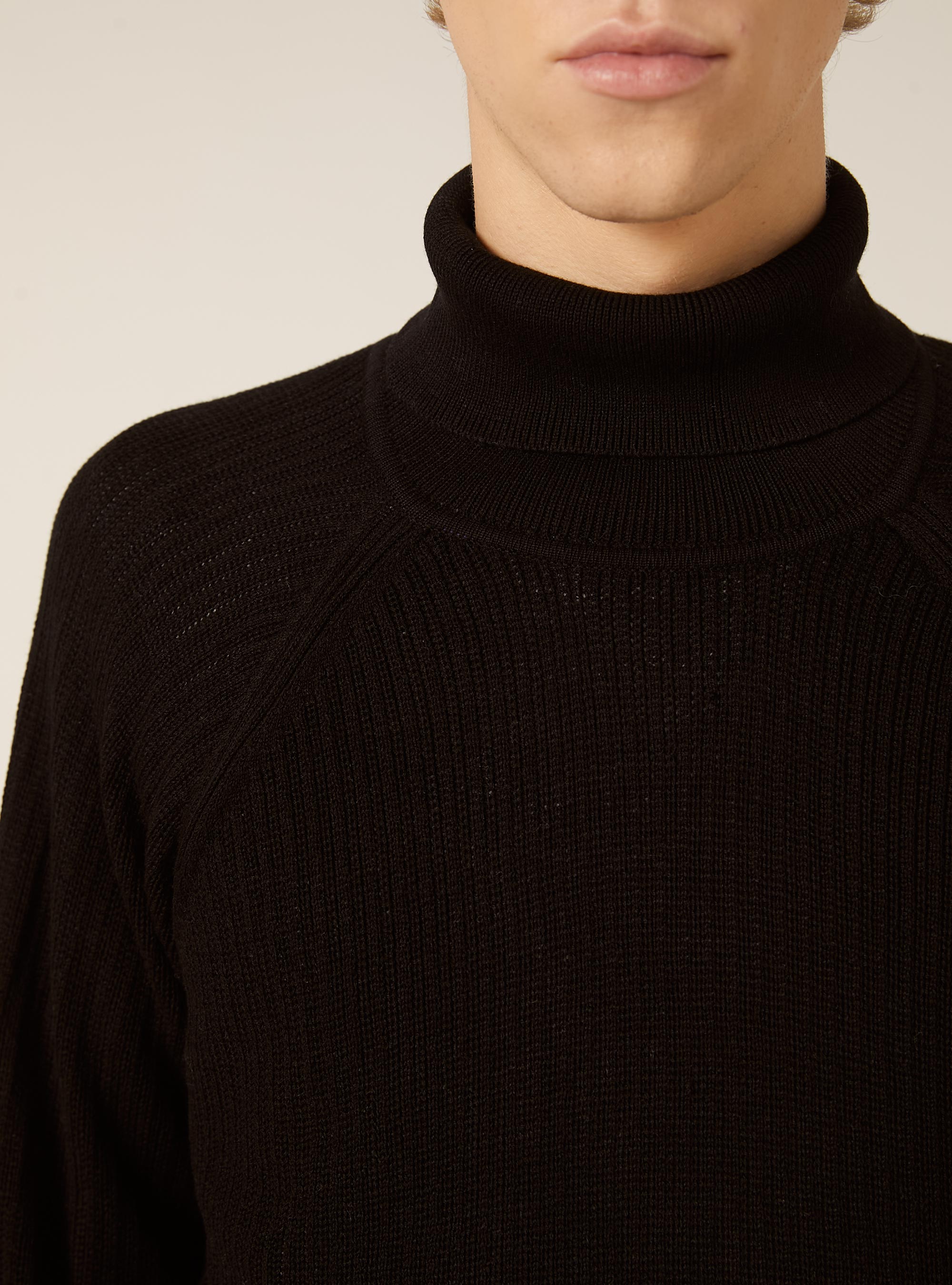 Maglia a collo alto in misto cotone a coste, BK1 BLACK