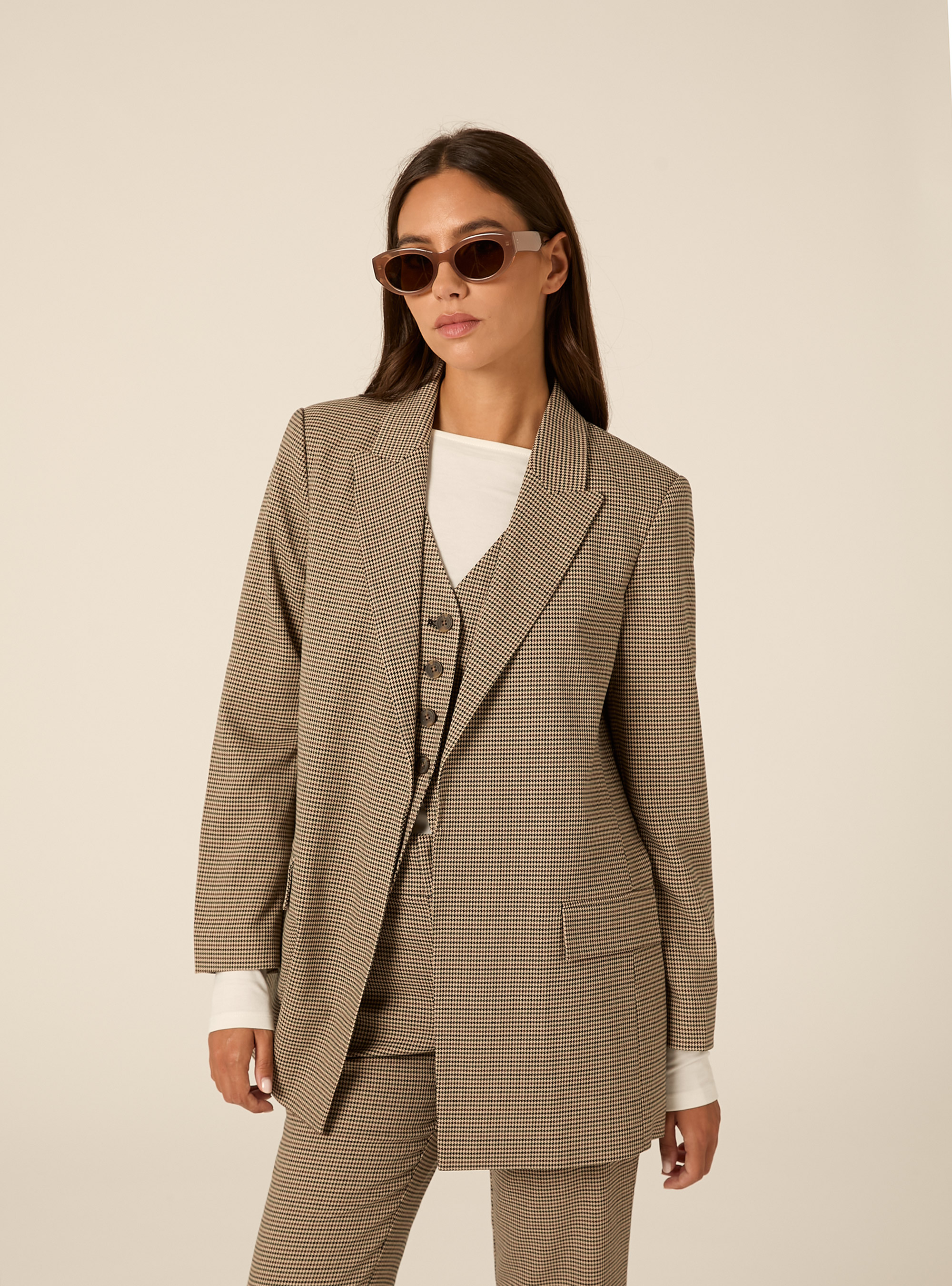 Long tailored blazer with micro pattern, BG2 BEIGE MEDIUM
