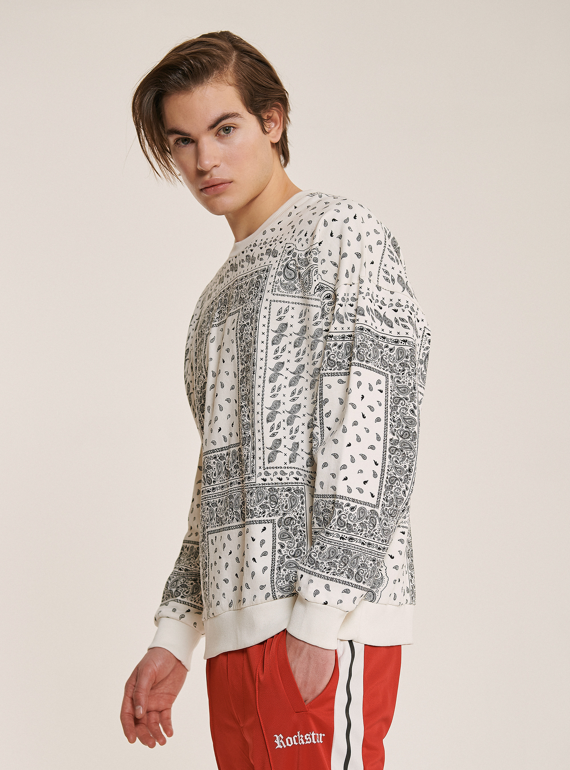 Ringhals-Sweatshirt mit Paisley-Print, C0020 OFF WHITE