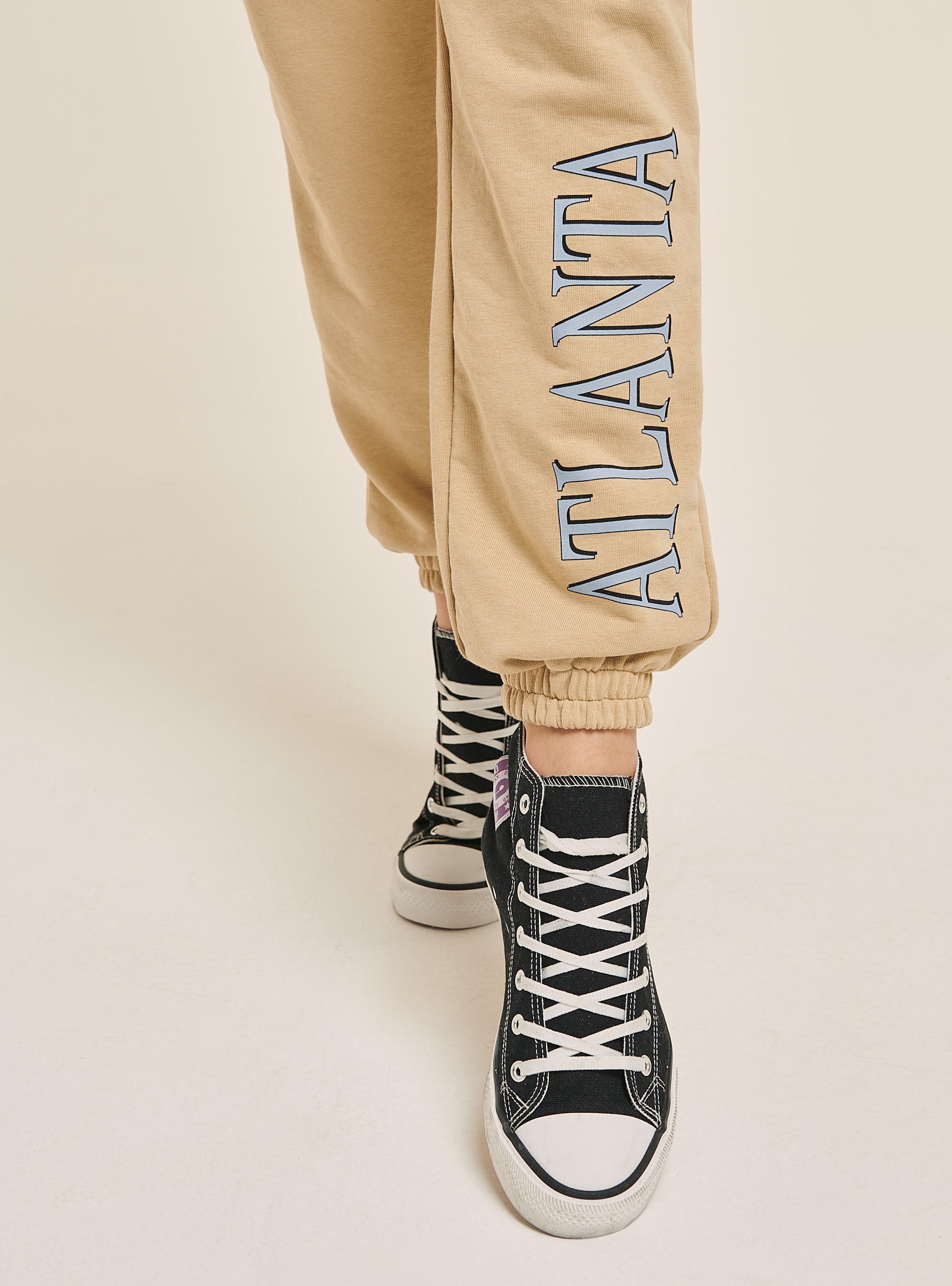 Pantalon jogger avec impression lettering sur la jambe, C1150 SAND