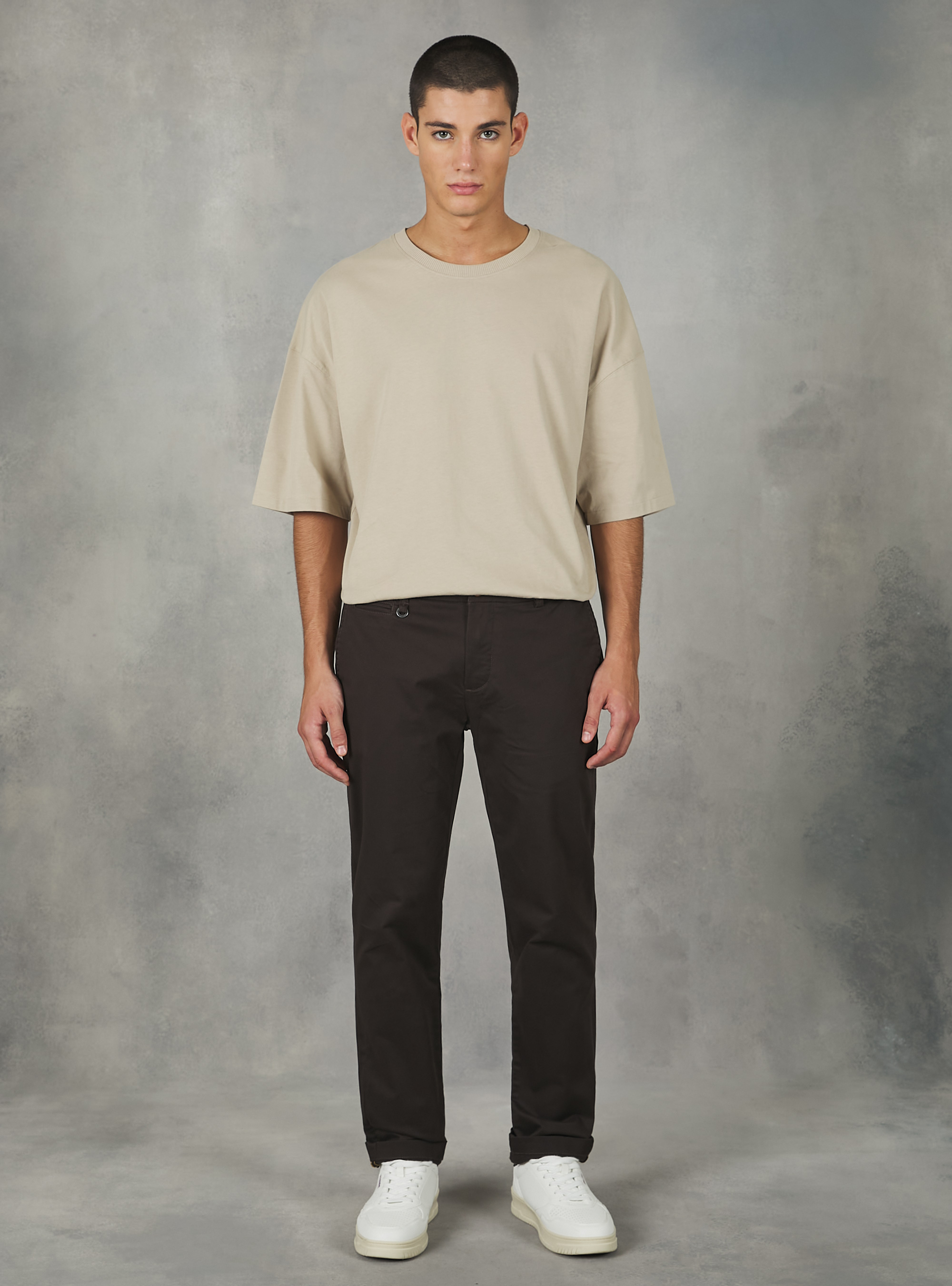 Pantalón chino de sarga de algodón elástico, BR1 BROWN DARK