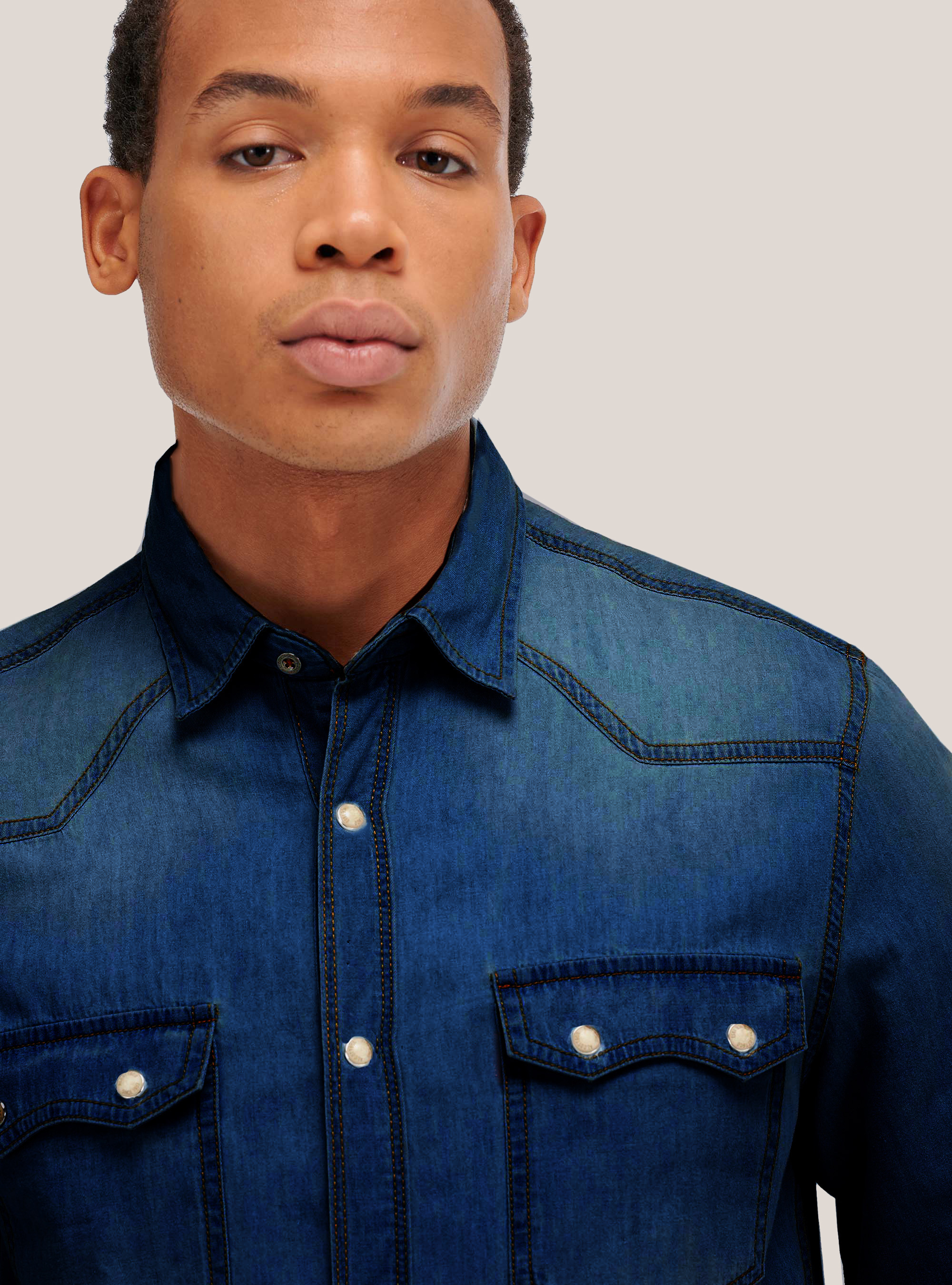 Slim-Fit-Jeanshemd mit Brusttaschen, C220 BLUE