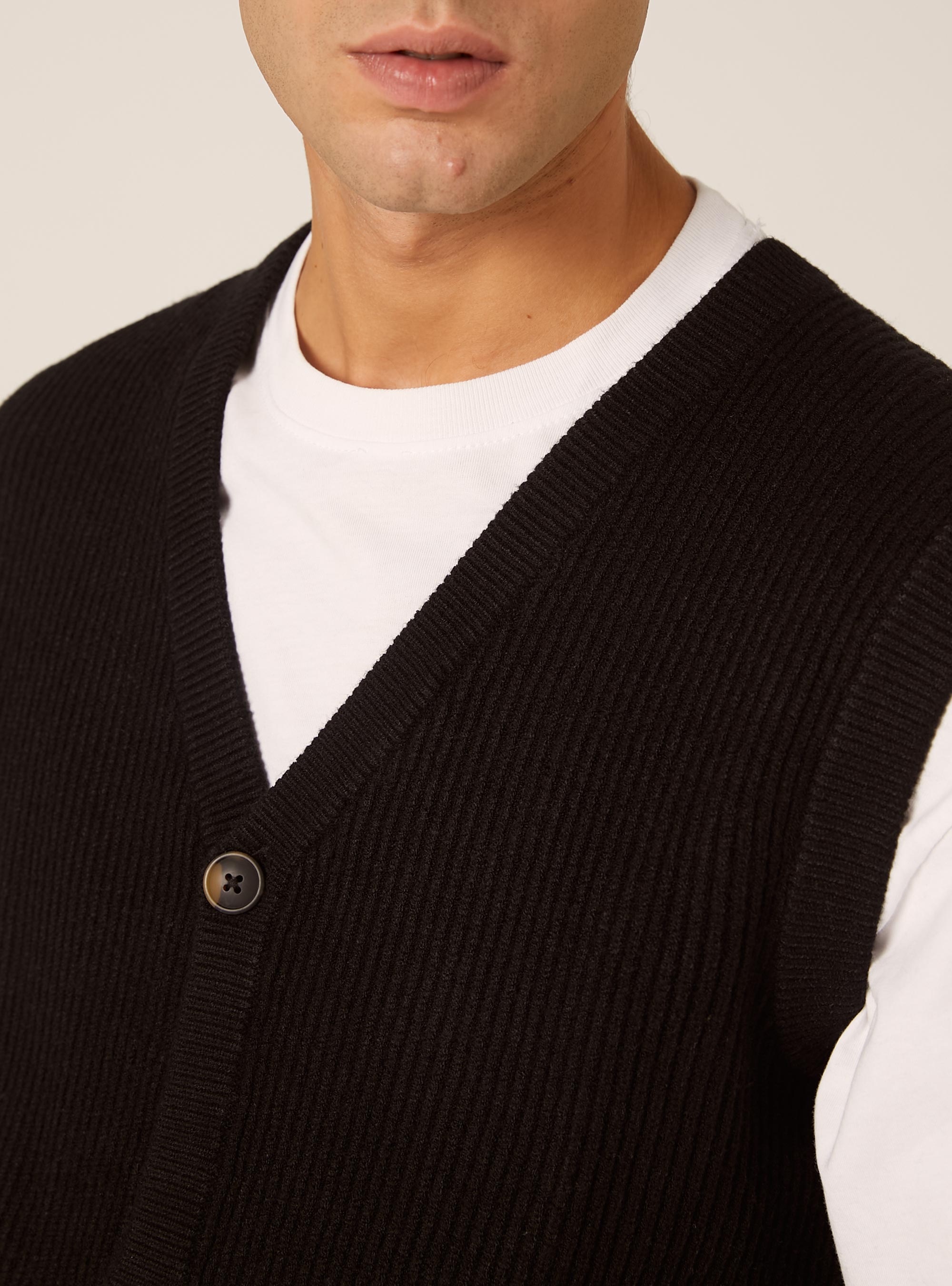 Knitted vest with pockets, BK1 BLACK