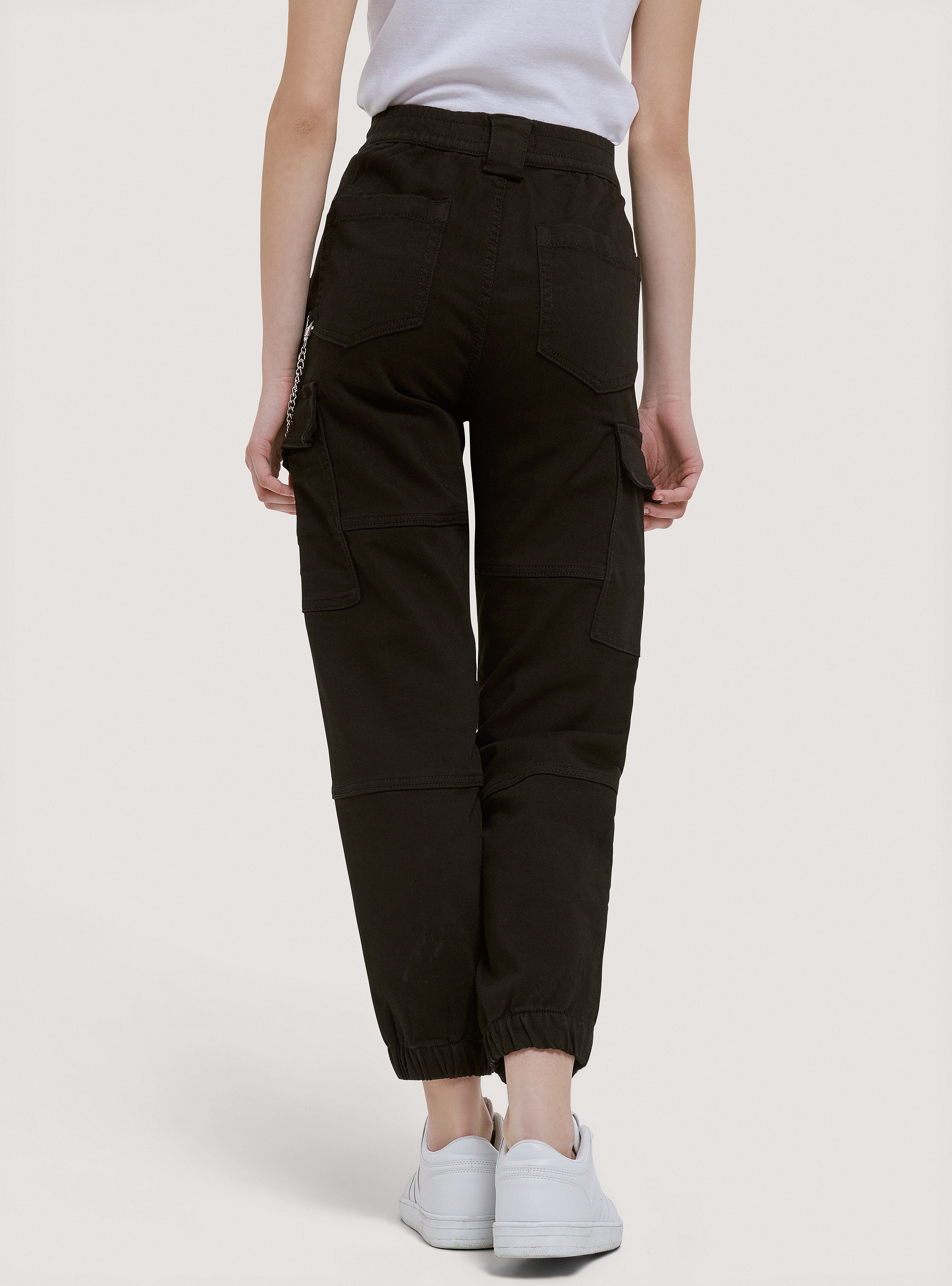 Jogger con tasconi e catena, NERO
