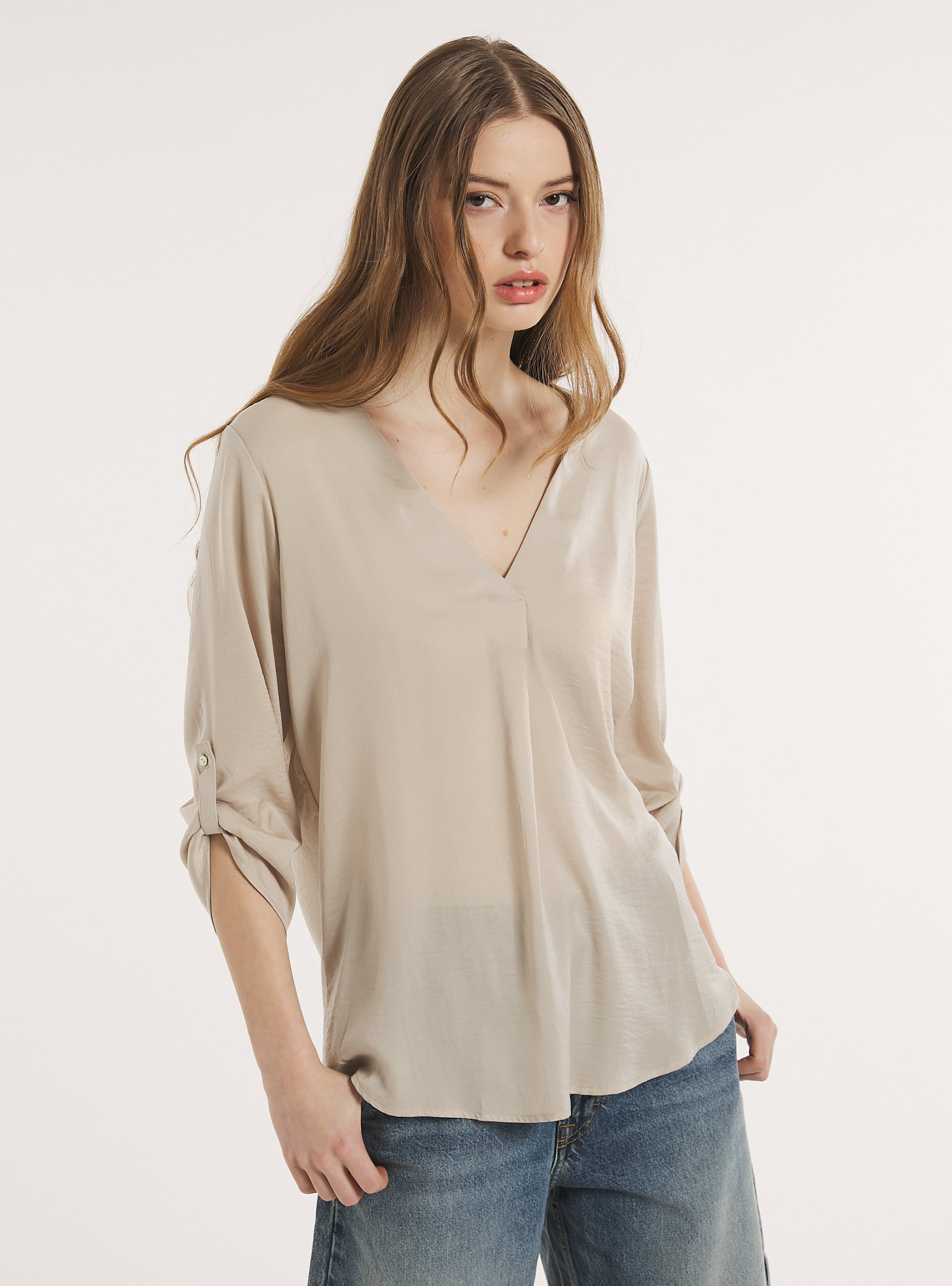 Blusa con scollatura in tinta unita, BG3 BEIGE LIGHT